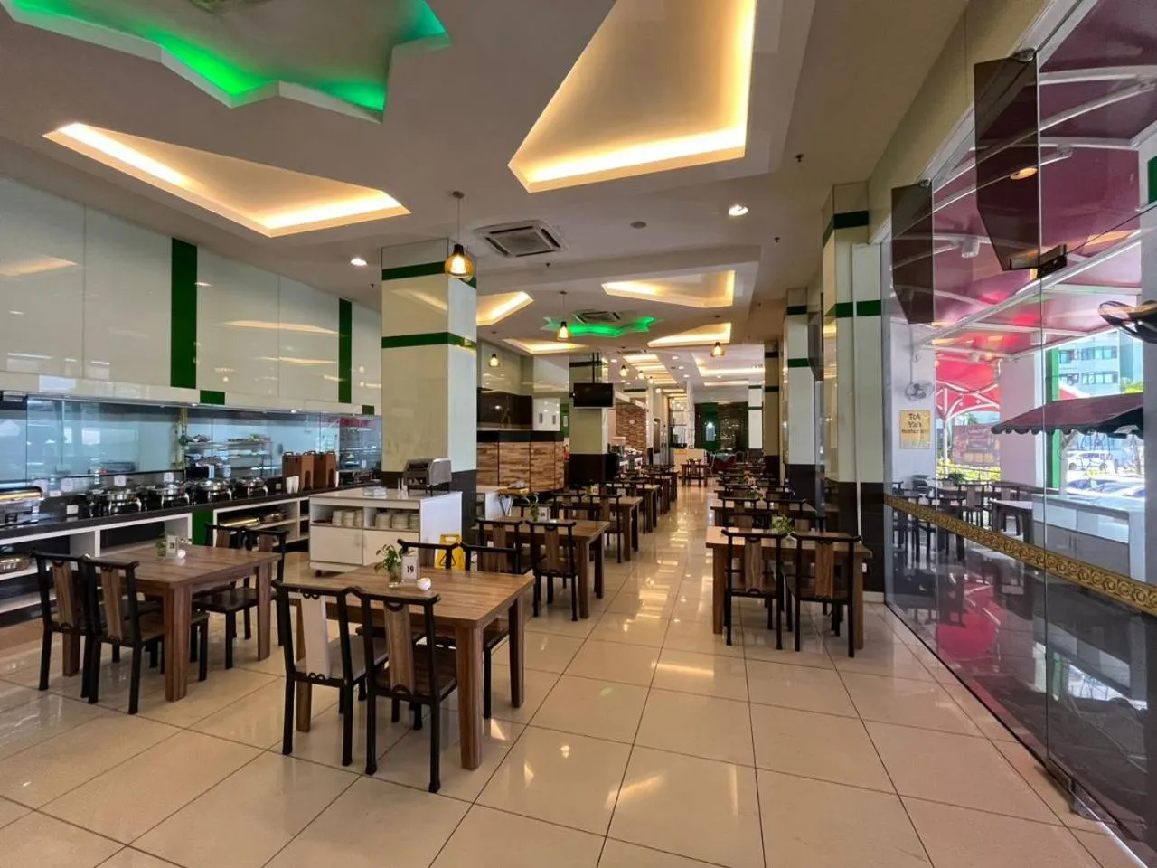 Restaurant/places to eat in HIG Hotel