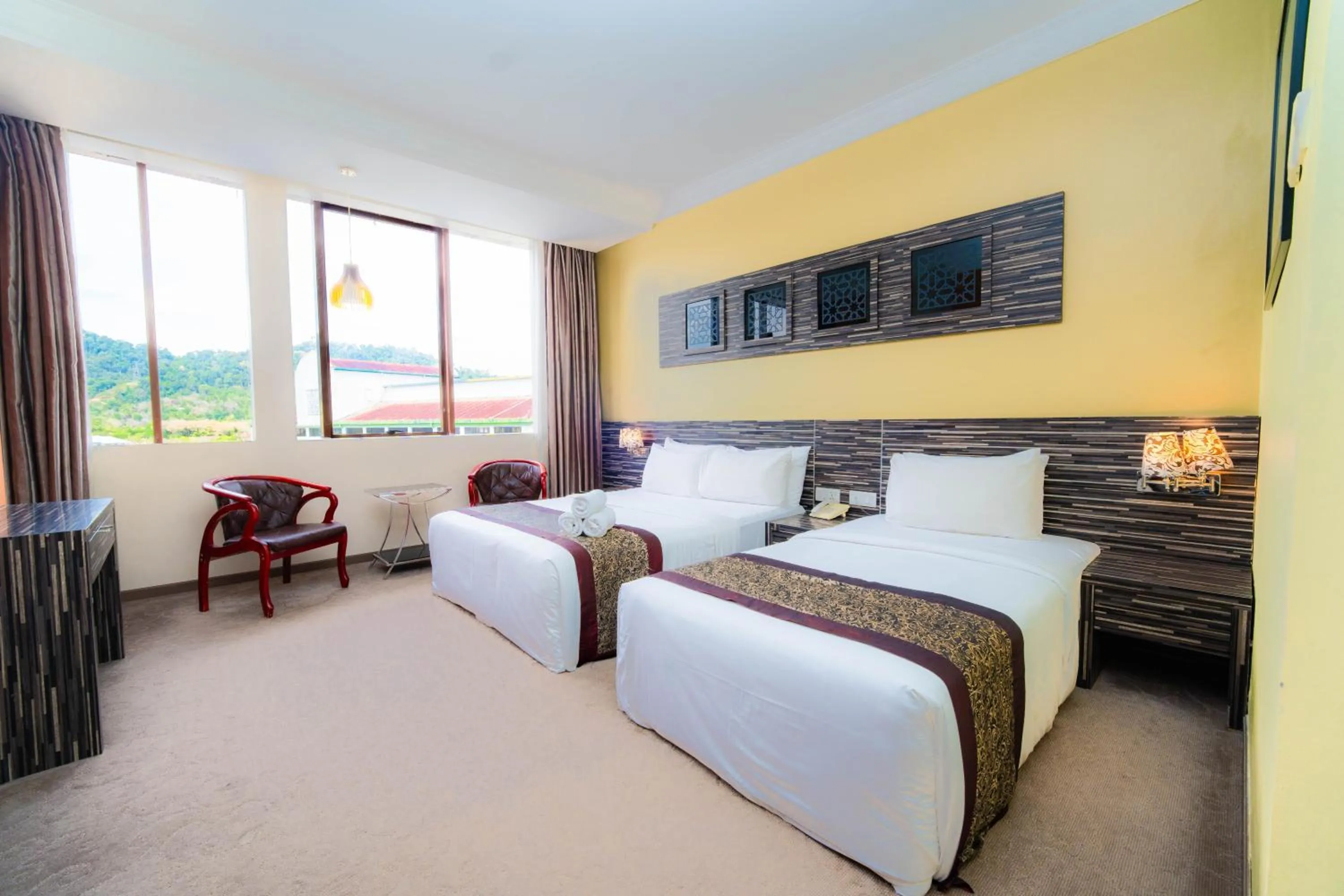 Bed in HIG Hotel & Convention