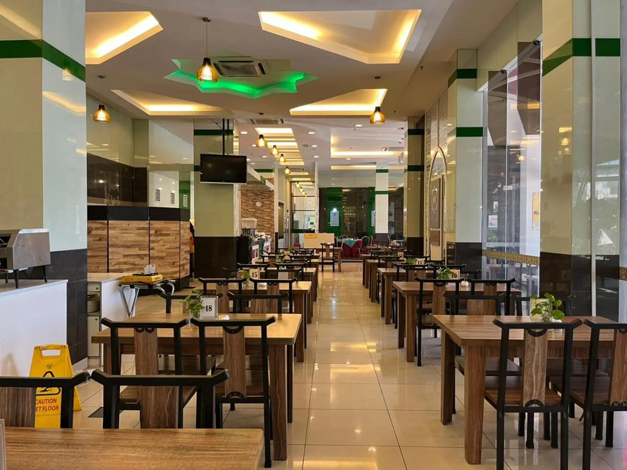 Restaurant/places to eat in HIG Hotel