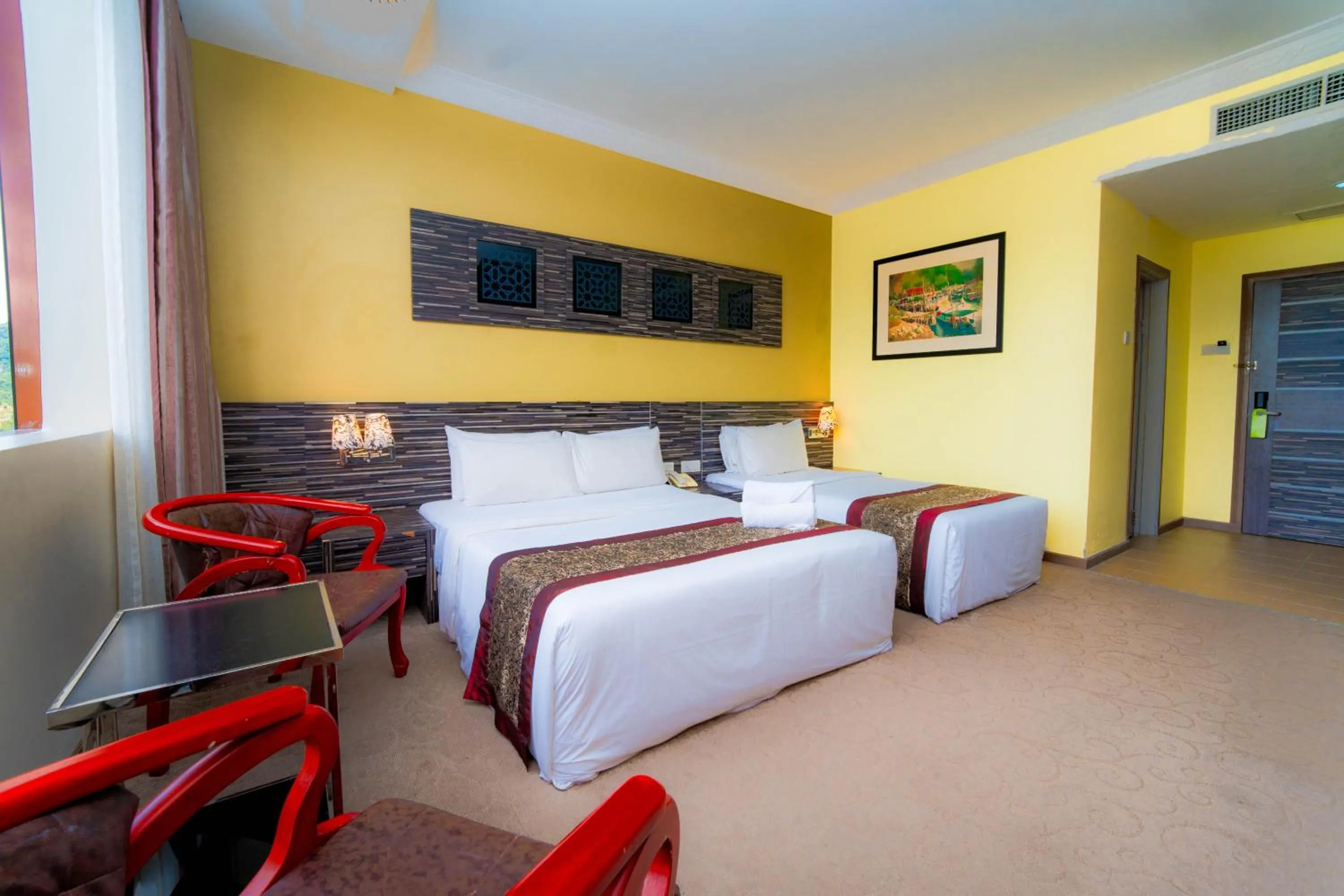 Bed in HIG Hotel & Convention