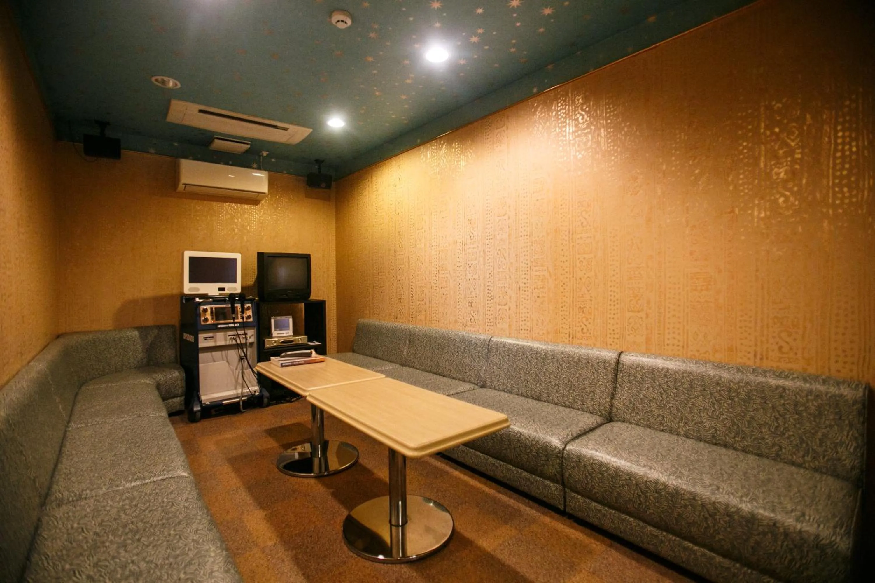 Karaoke in Ijika Daiichi Hotel Kagura