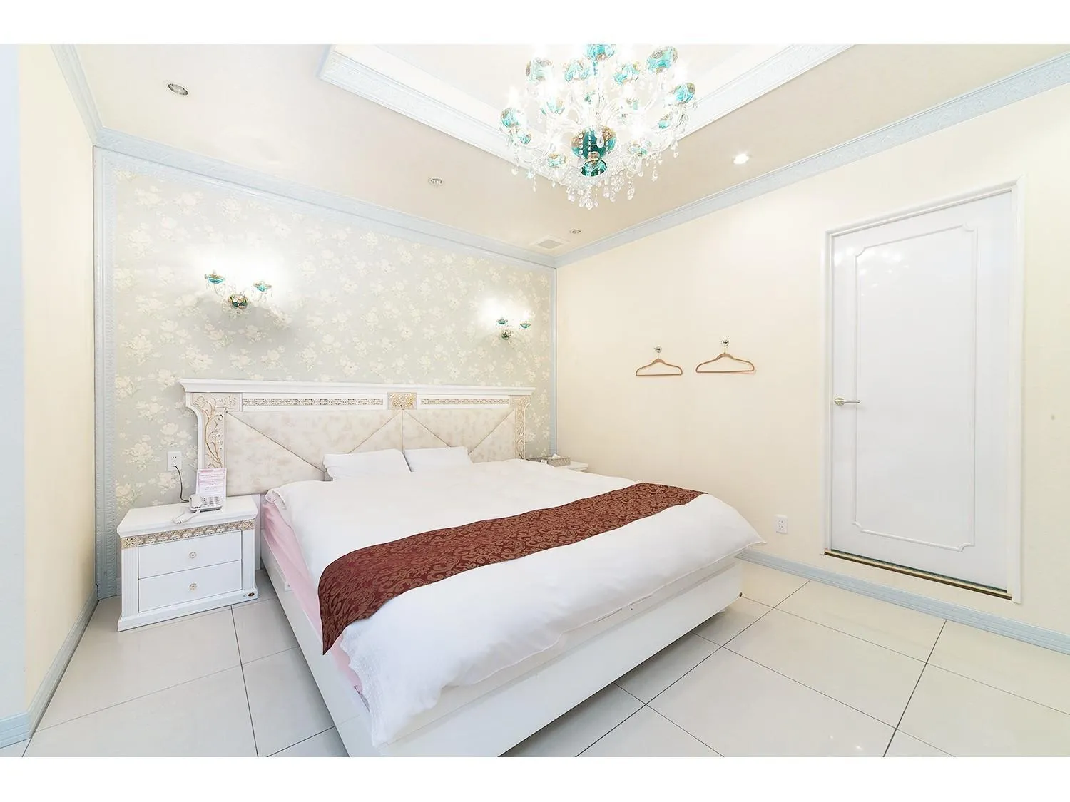 Photo of the whole room, Bed in Hotel TO