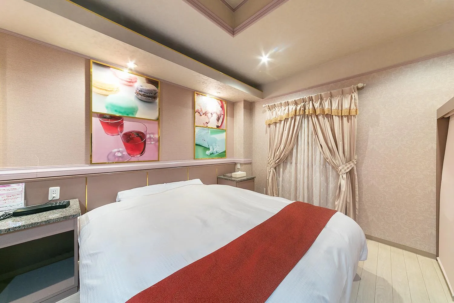 Photo of the whole room, Bed in Hotel TO