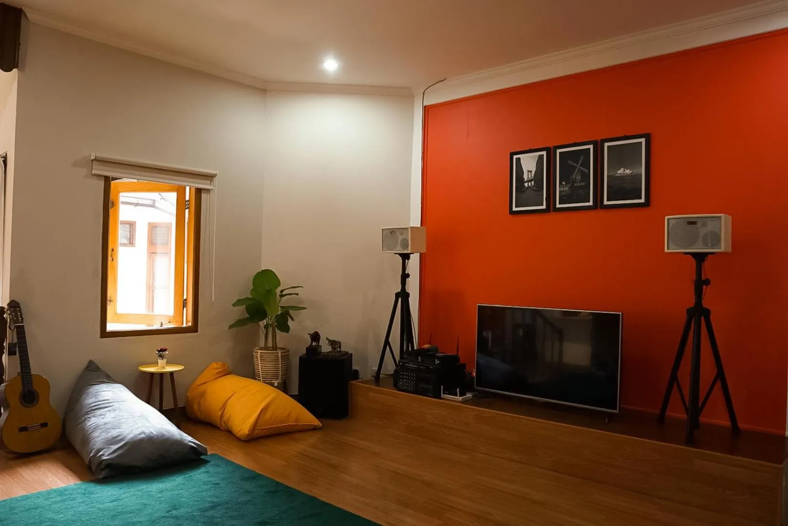 Communal lounge/ TV room in Roemah Renjana Bandung