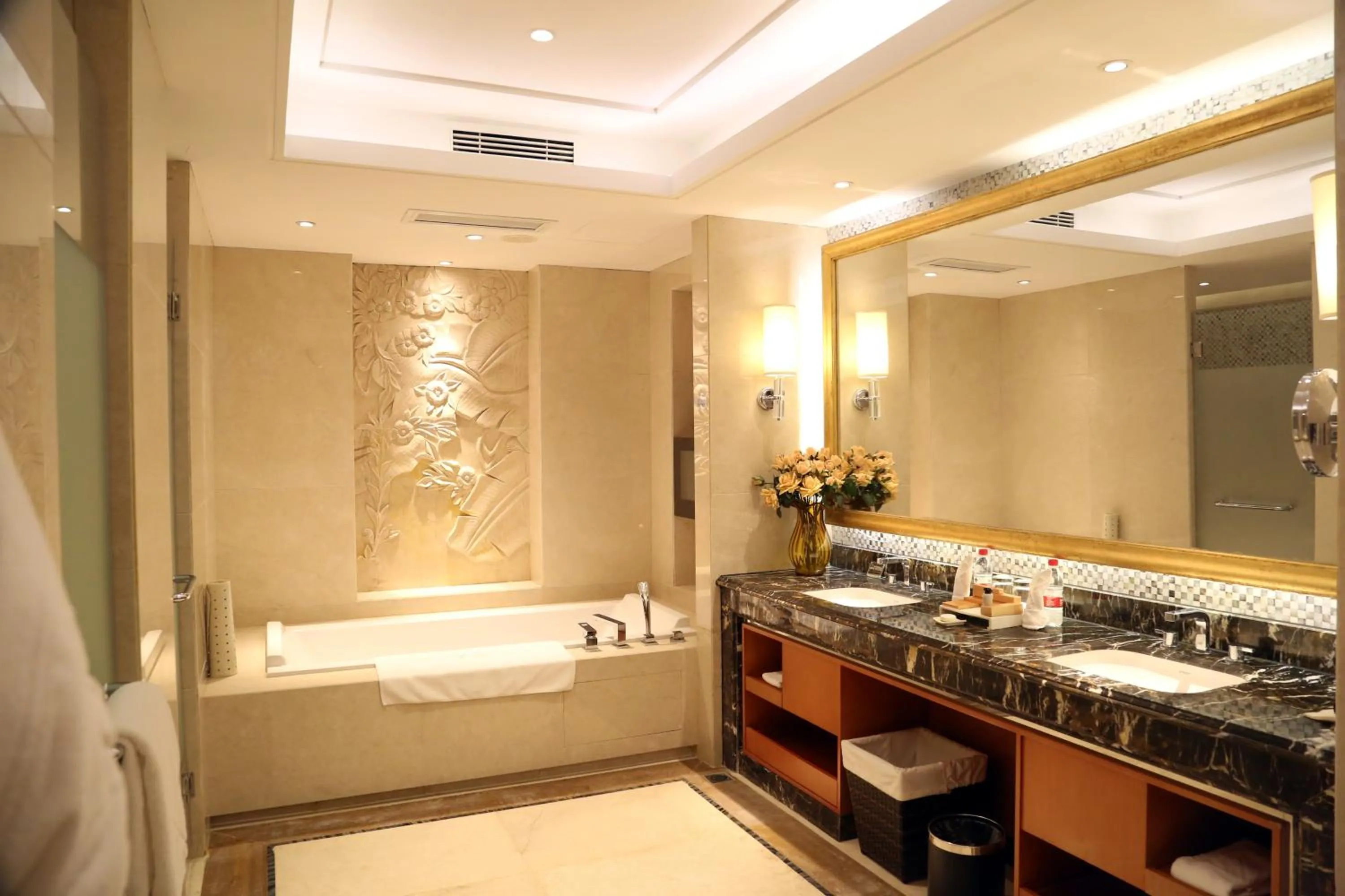 Bathroom in Huaguoshan Hotel
