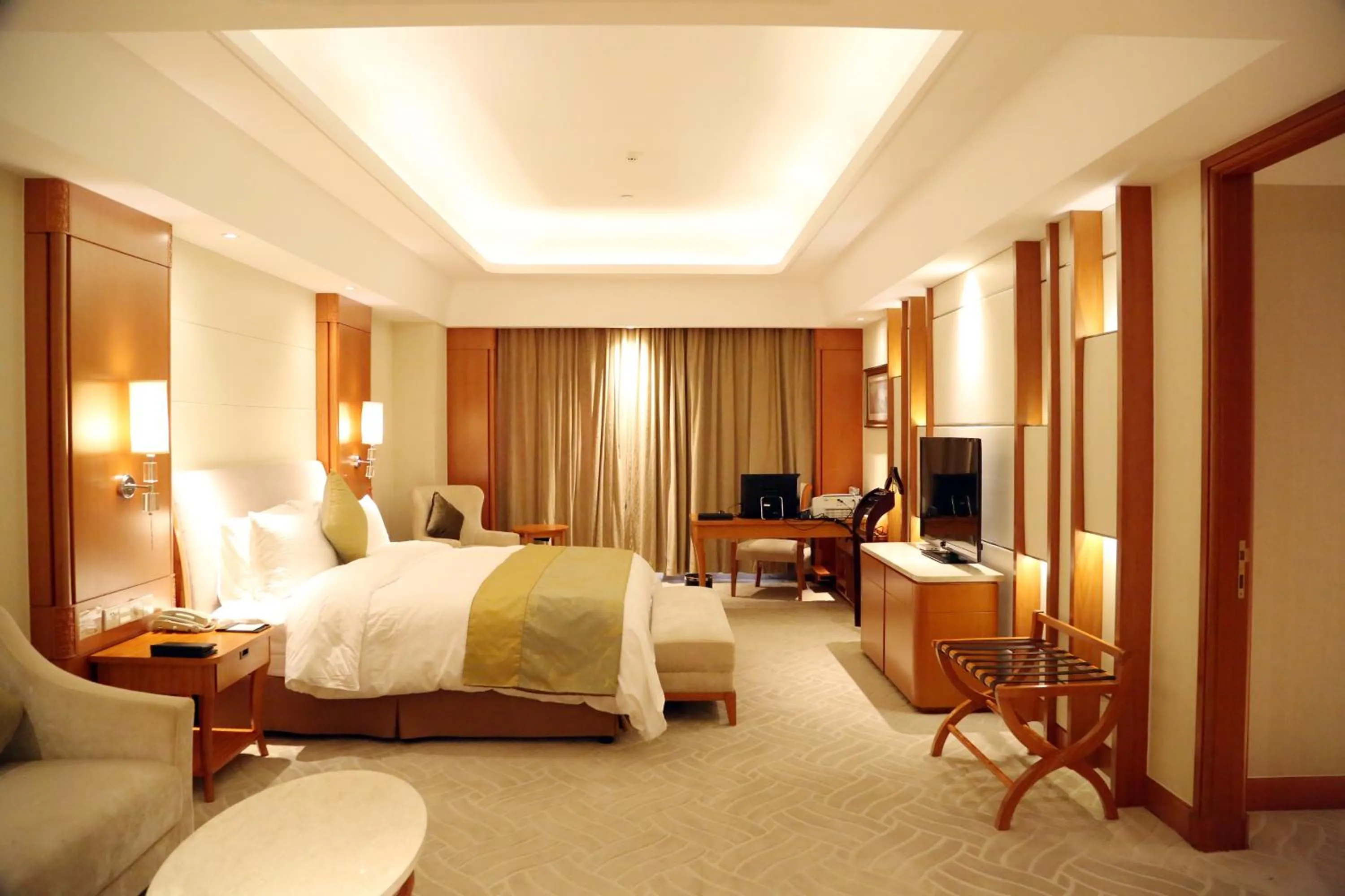 Photo of the whole room, Bed in Huaguoshan Hotel