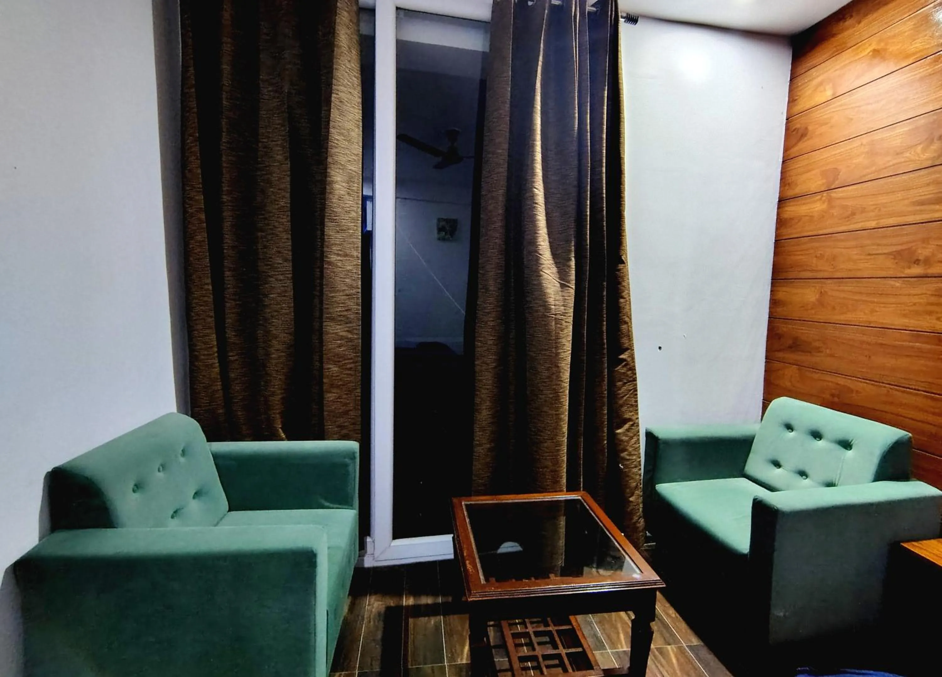 Living room in Chakrata Inn Resort