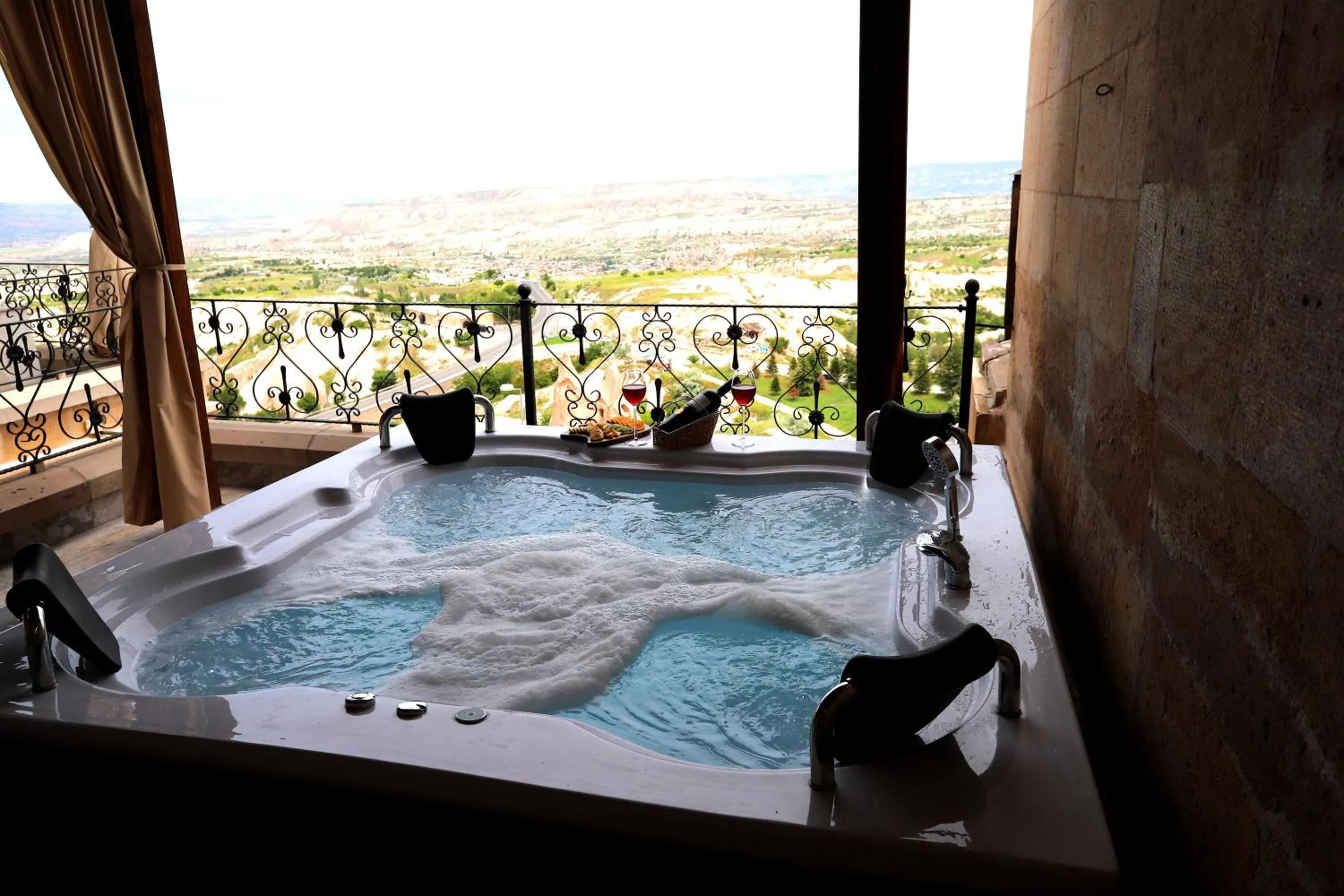 Hot Tub in Simera in Cappadocia - Special Class - Best View Rooftop