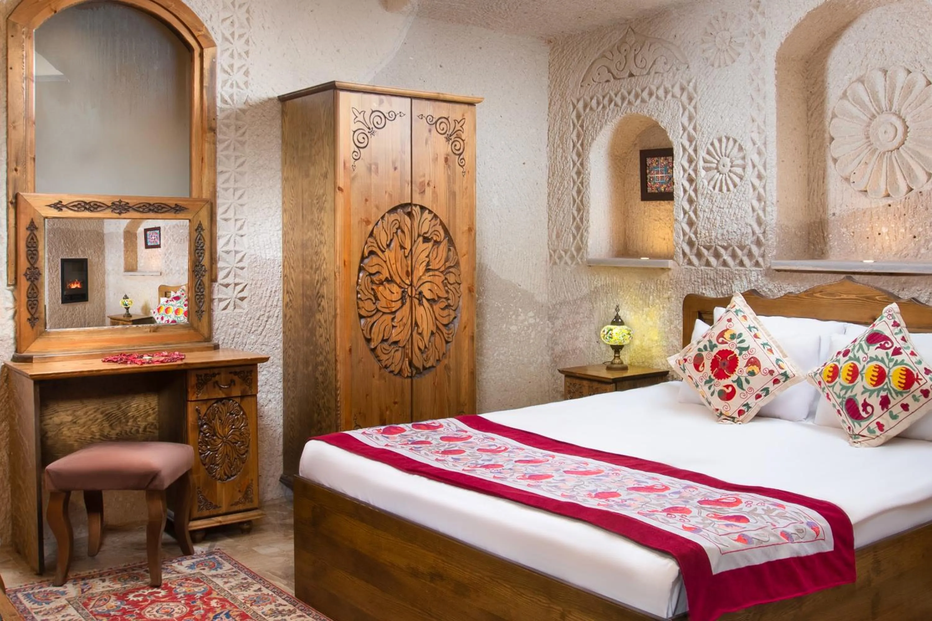 wardrobe, Bed in Simera in Cappadocia - Special Class - Best View Rooftop