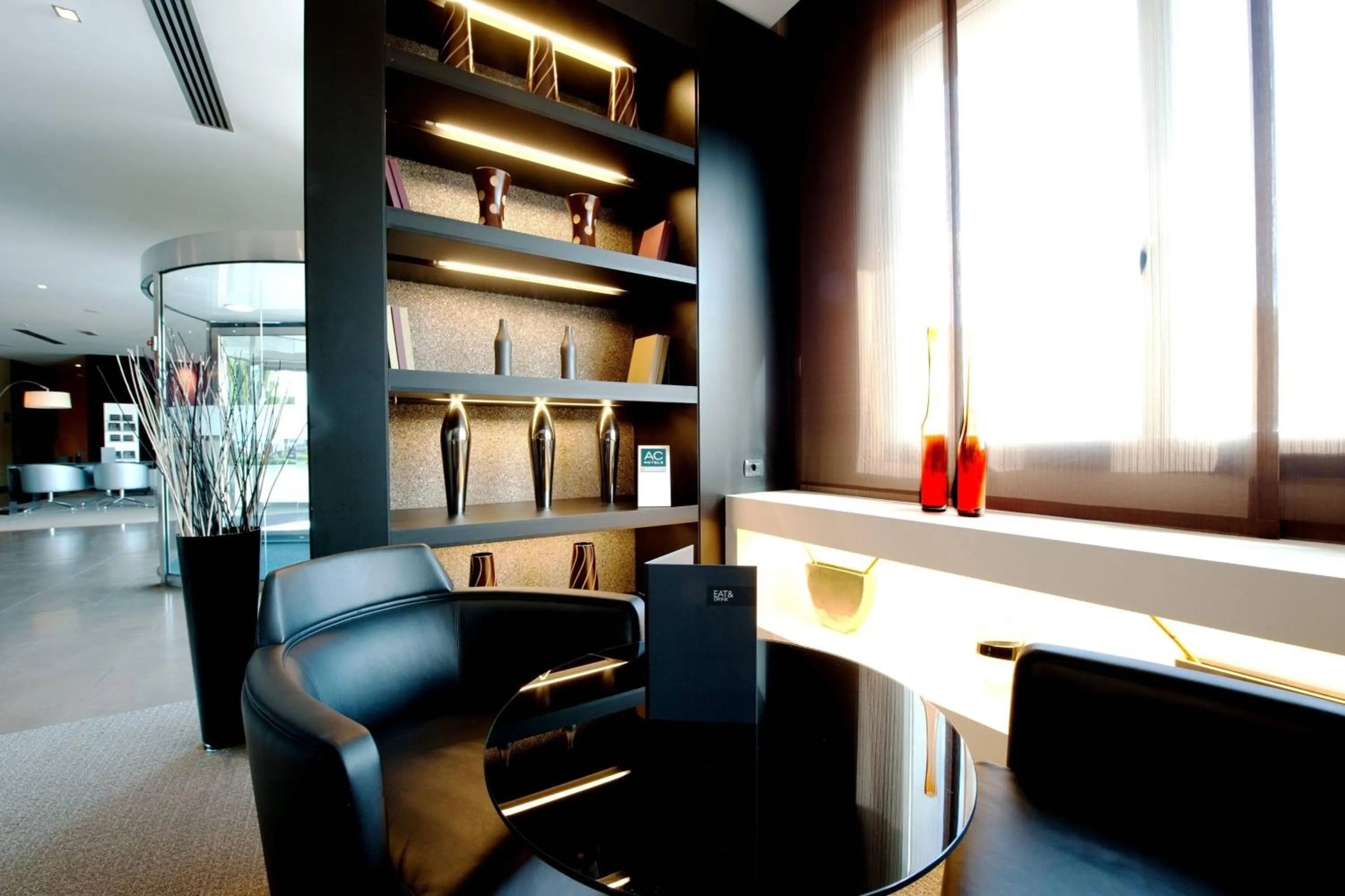 Lounge or bar in AC Hotel Padova by Marriott