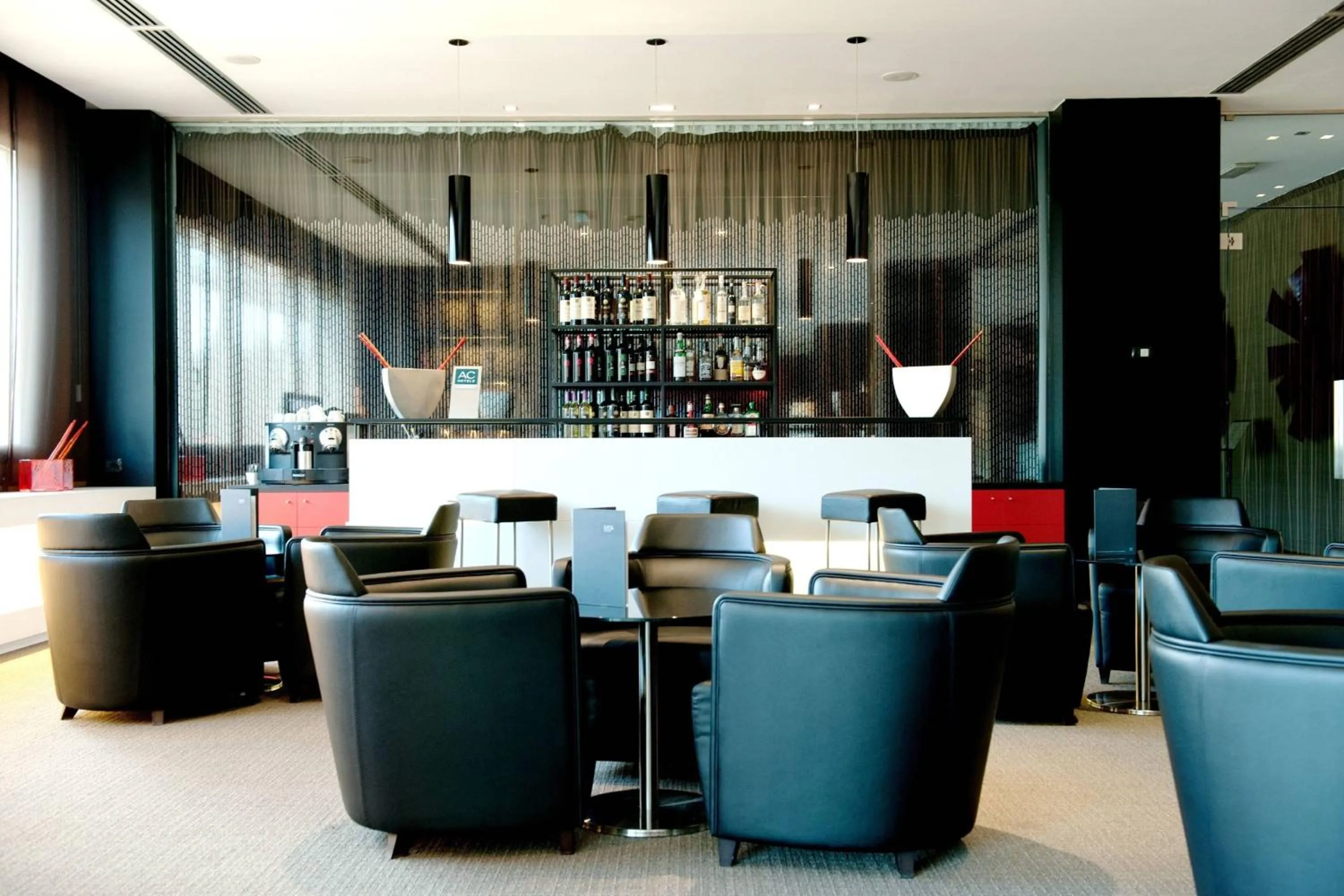 Lounge or bar in AC Hotel Padova by Marriott