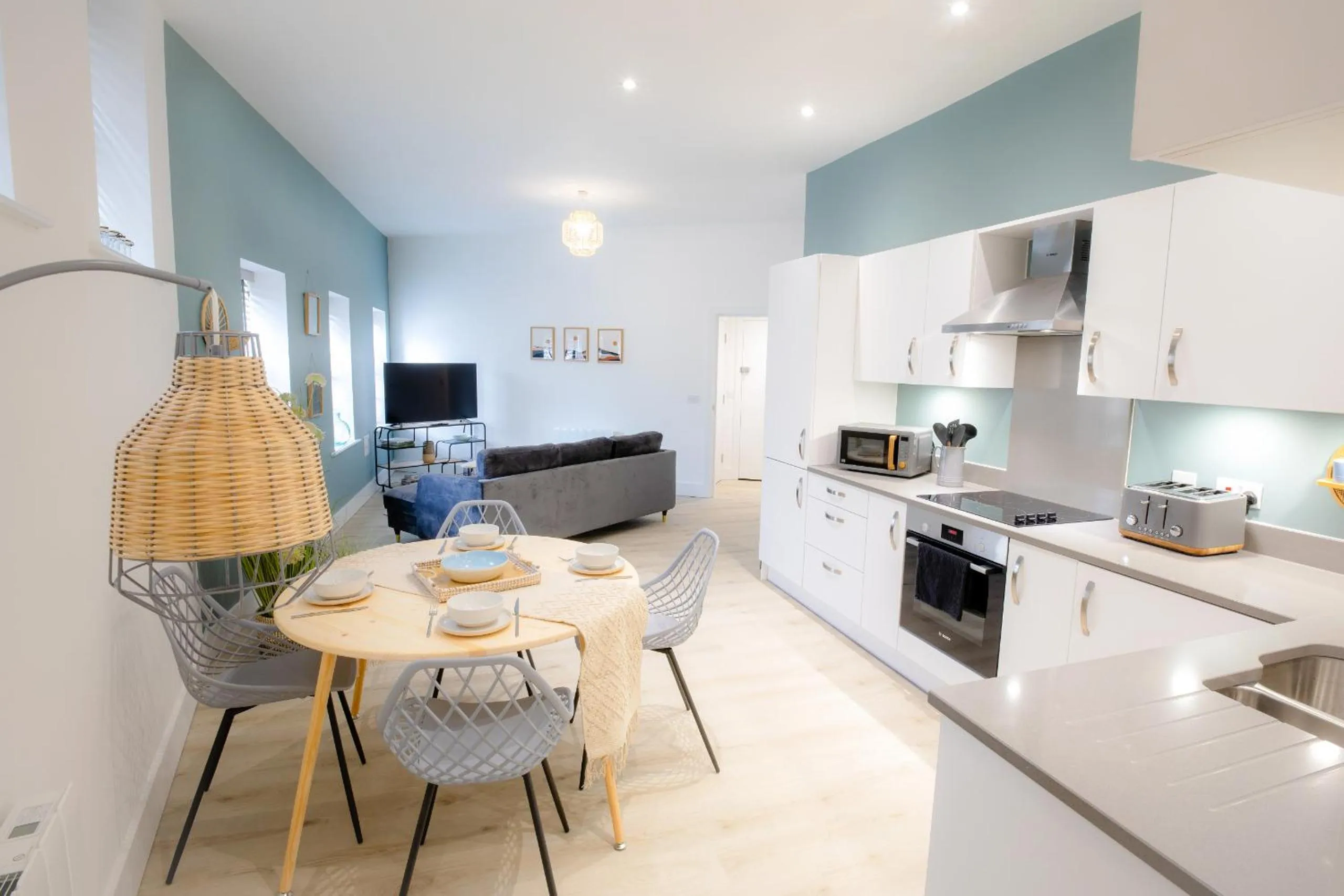 Kitchen or kitchenette in Courtyard Retreat- Free evening parking