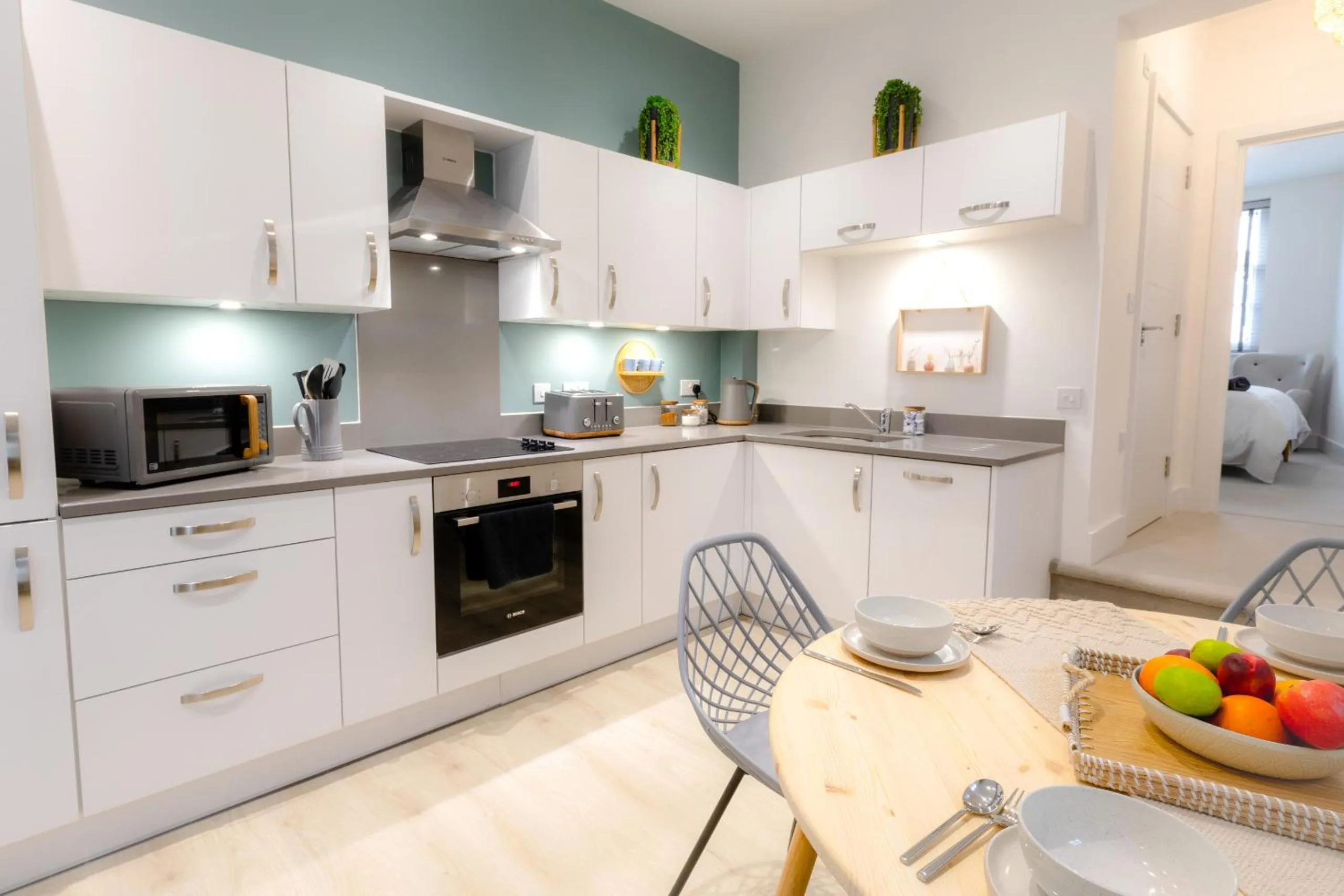 Kitchen or kitchenette in Courtyard Retreat- Free evening parking