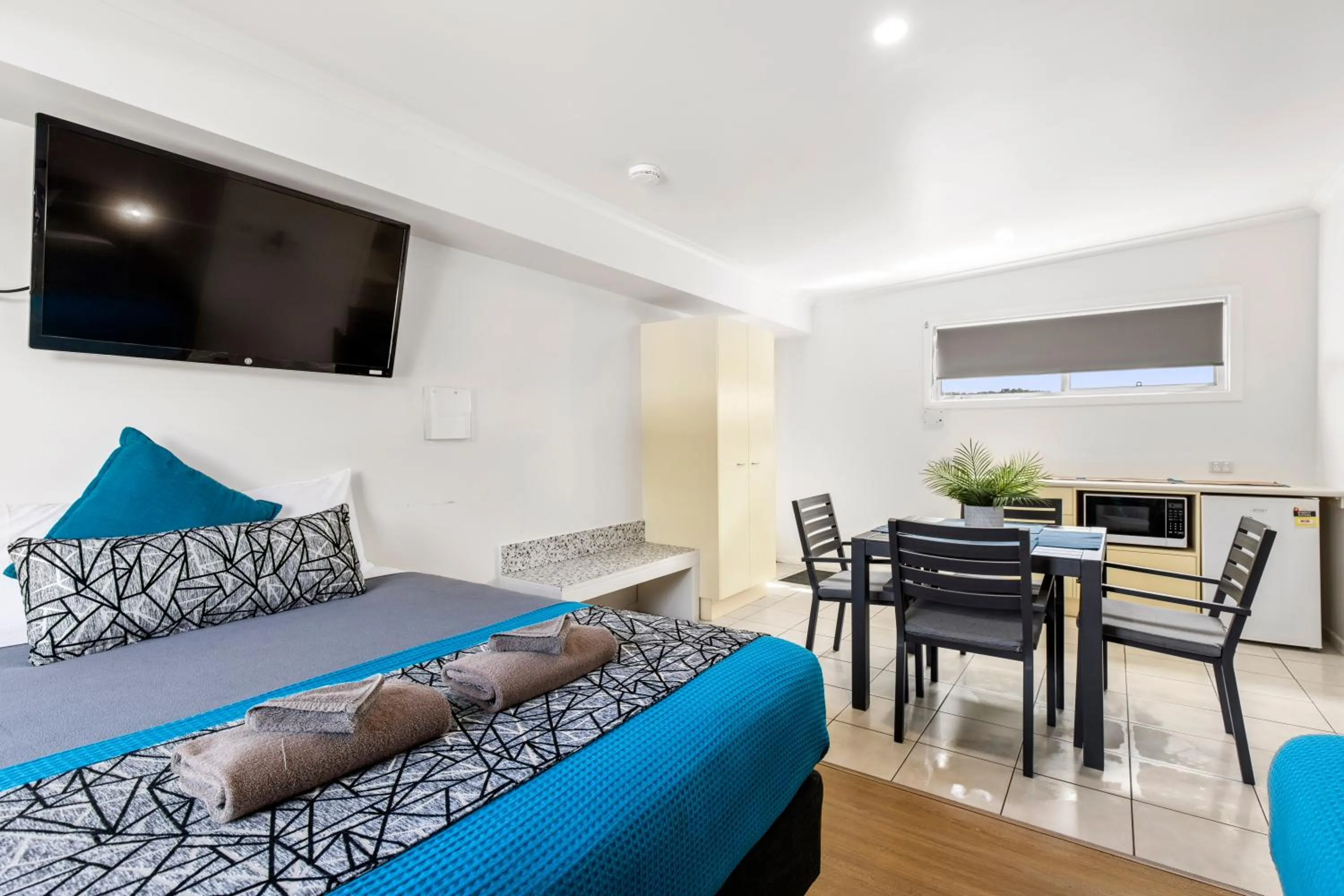 Bedroom, Bed in Surf Beach Motel Coffs