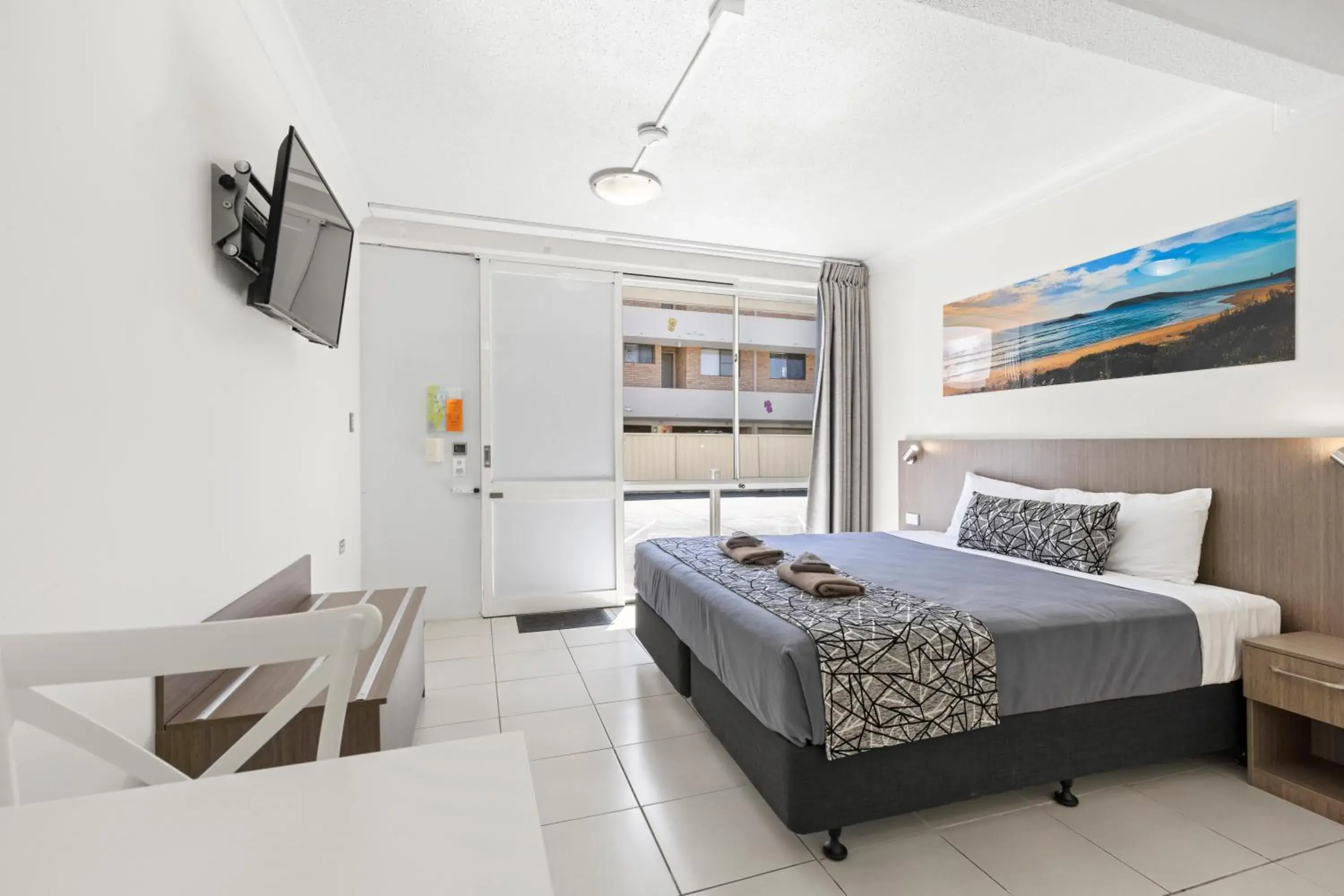 Standard King Room in Surf Beach Motel Coffs Standard King Room in Surf Beach Motel Coffs