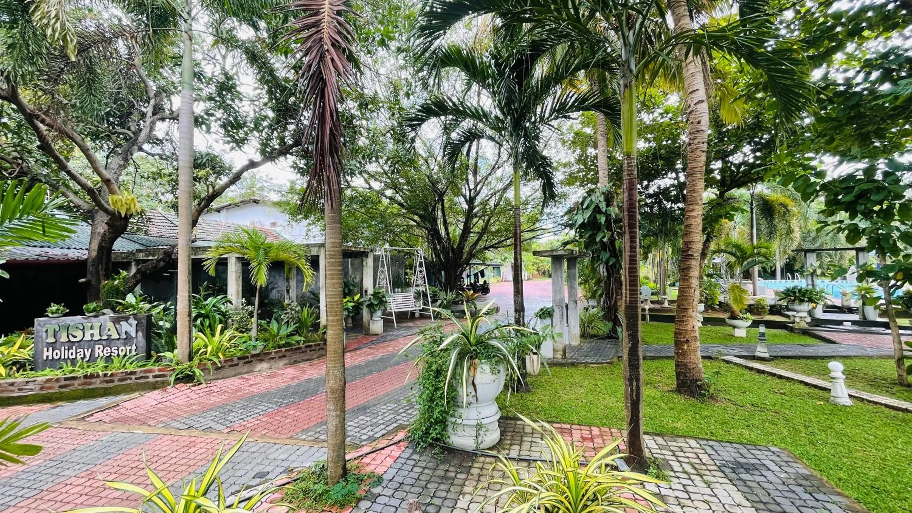 Tishan Holiday Resort