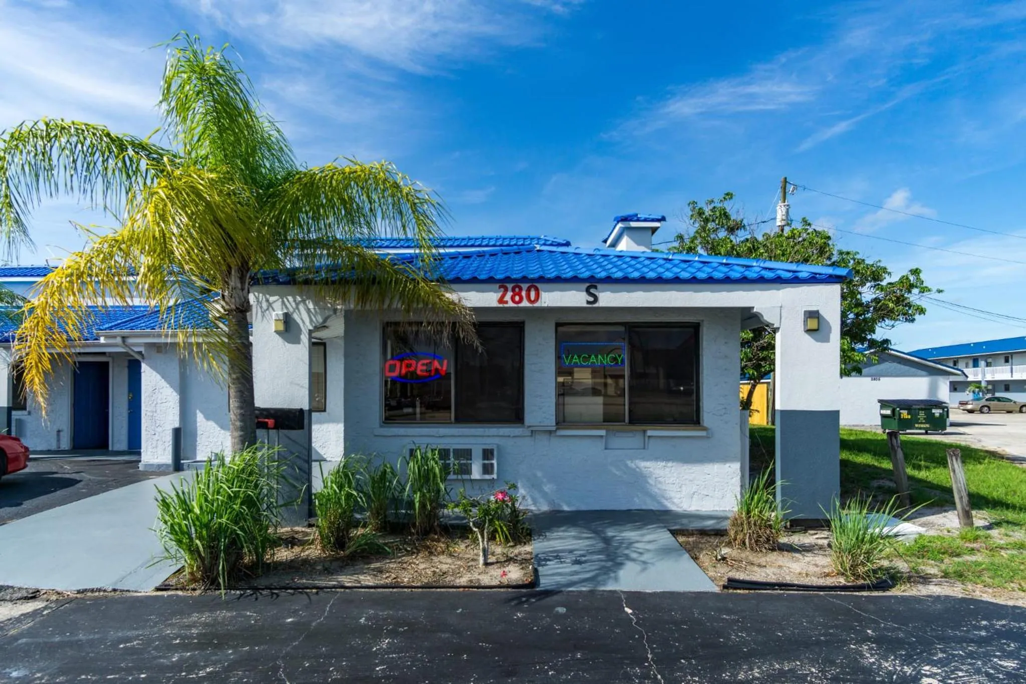 Property building in Budget Inn of Sebring