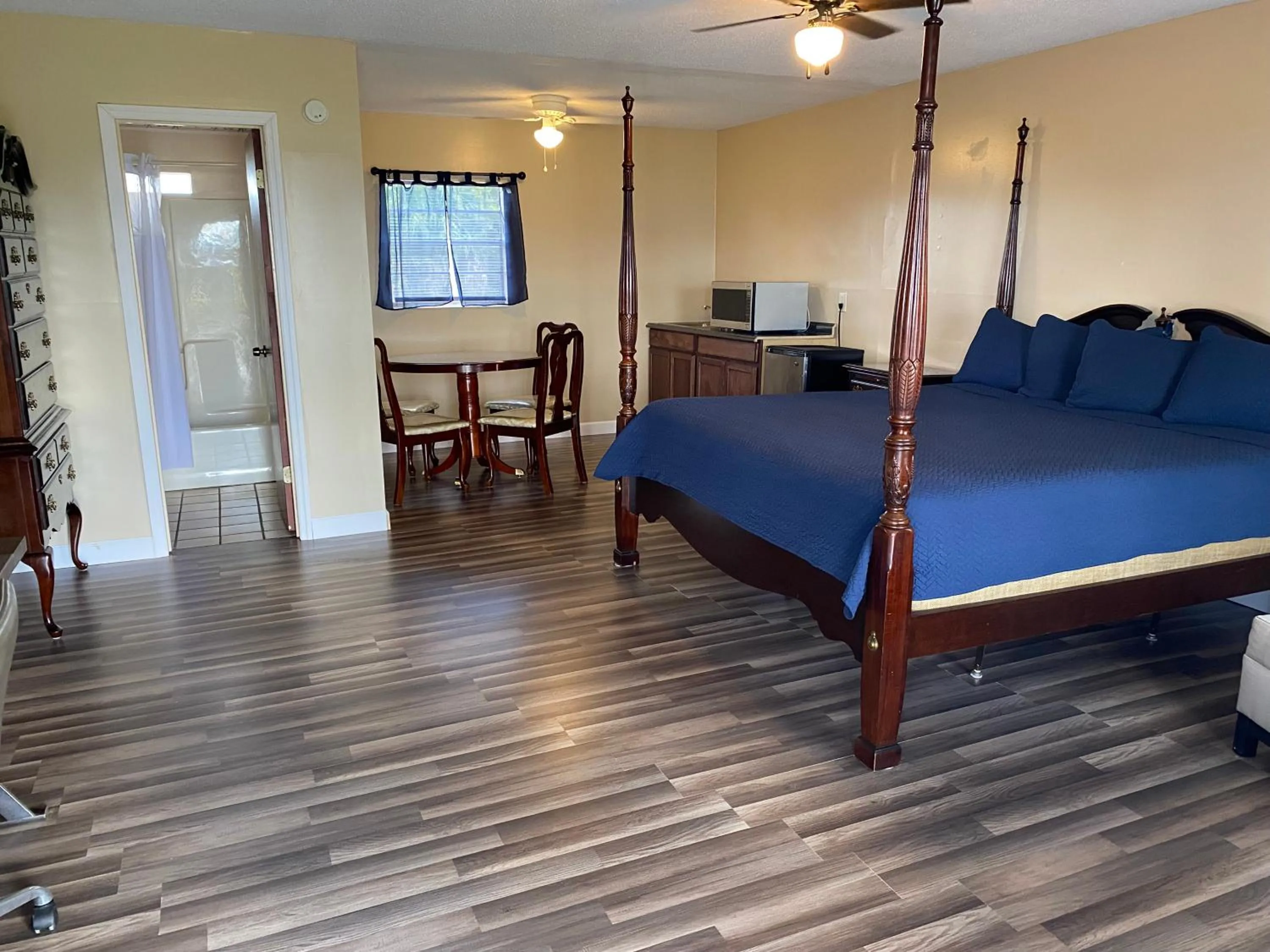 Bed in Budget Inn of Sebring