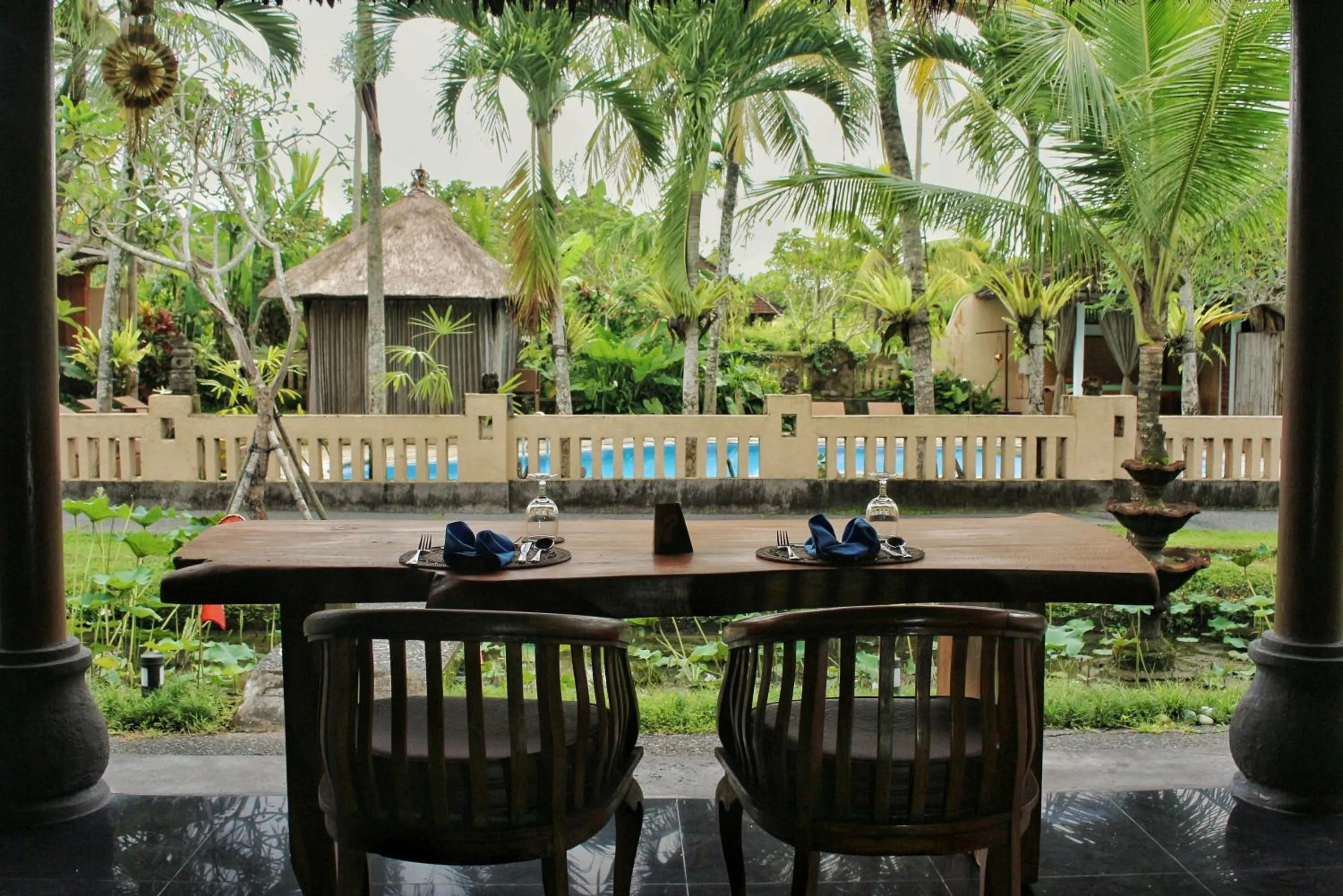 Restaurant/places to eat in Saren Indah Hotel