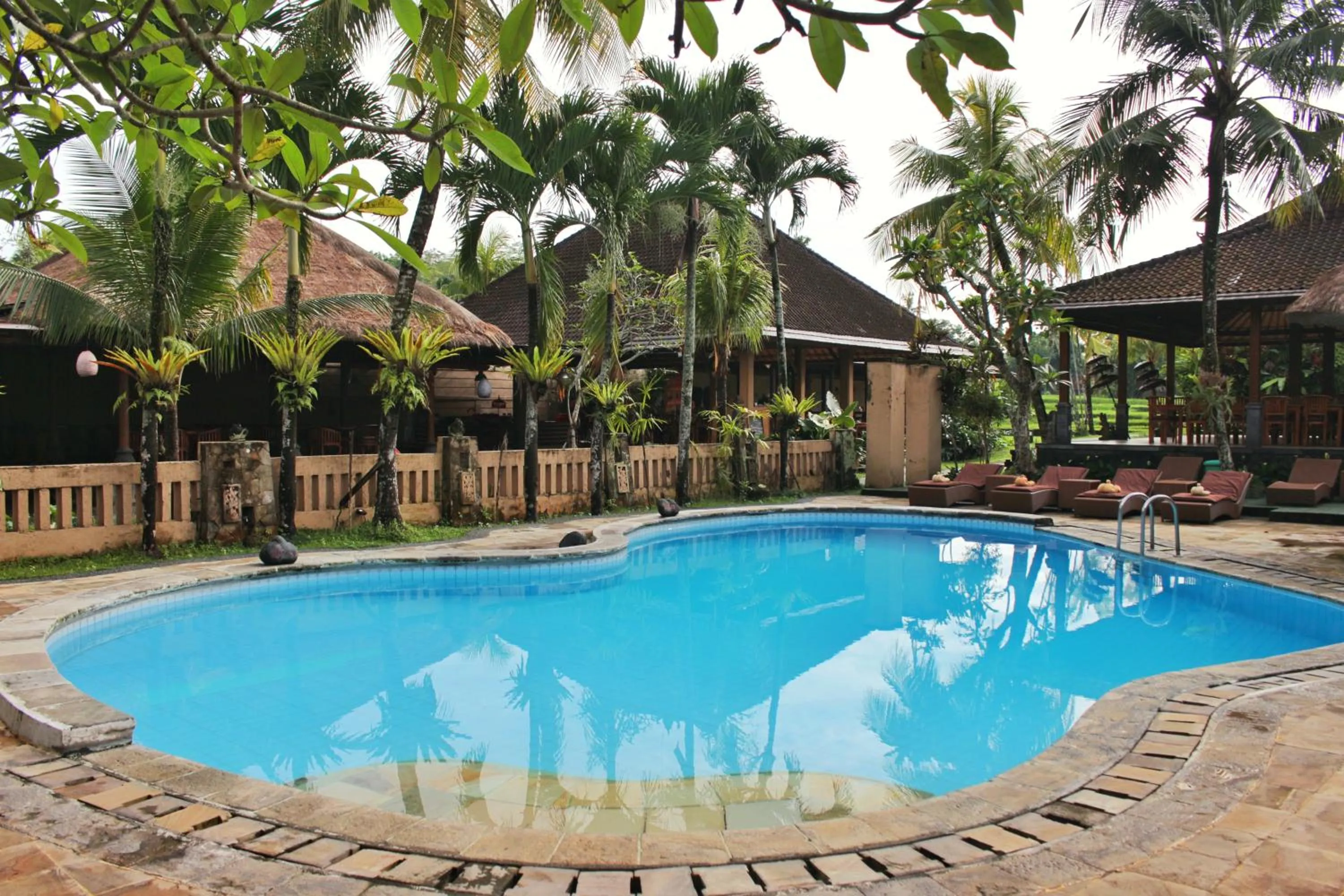 Swimming pool in Saren Indah Hotel