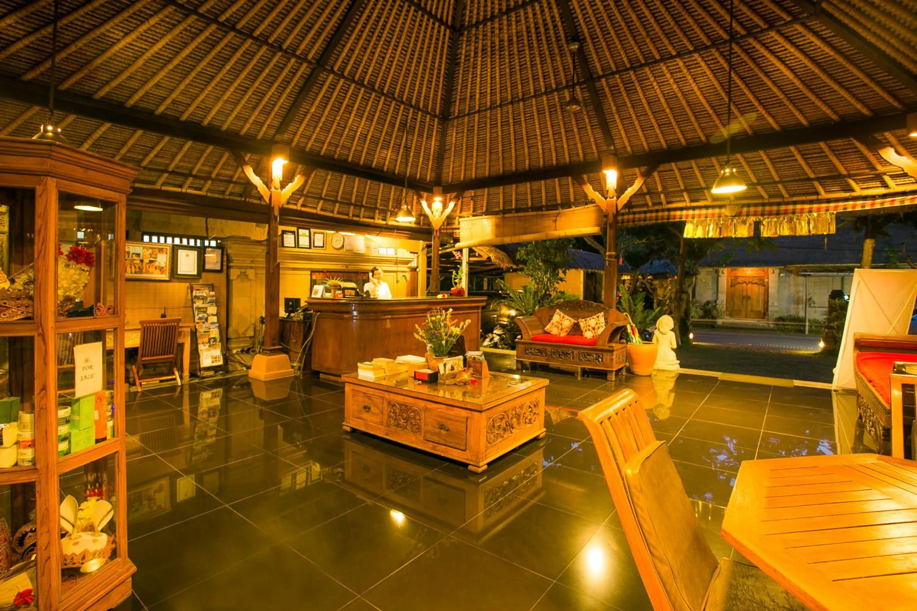 Lobby or reception in Saren Indah Hotel