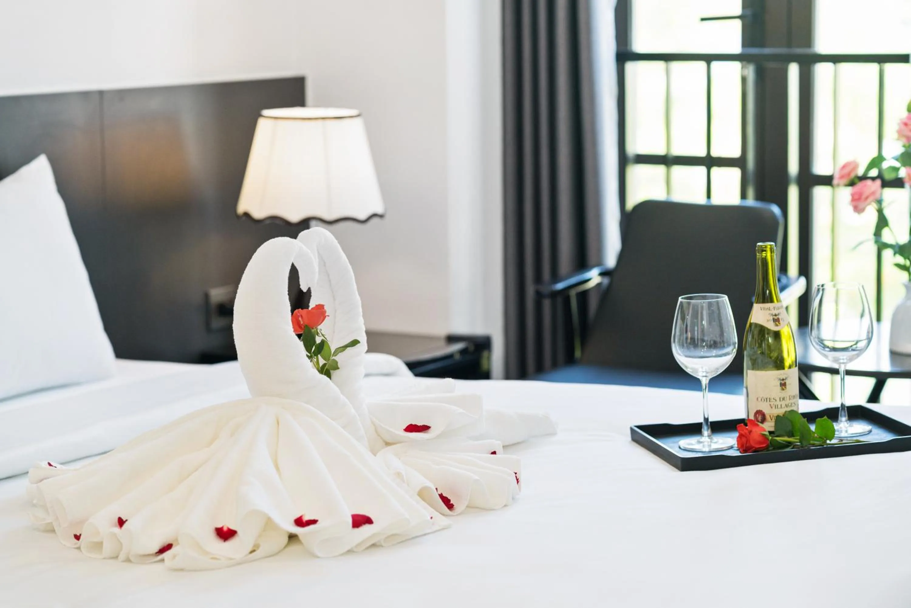 Drinks, Bed in The Enchanted Ha Long Hotel