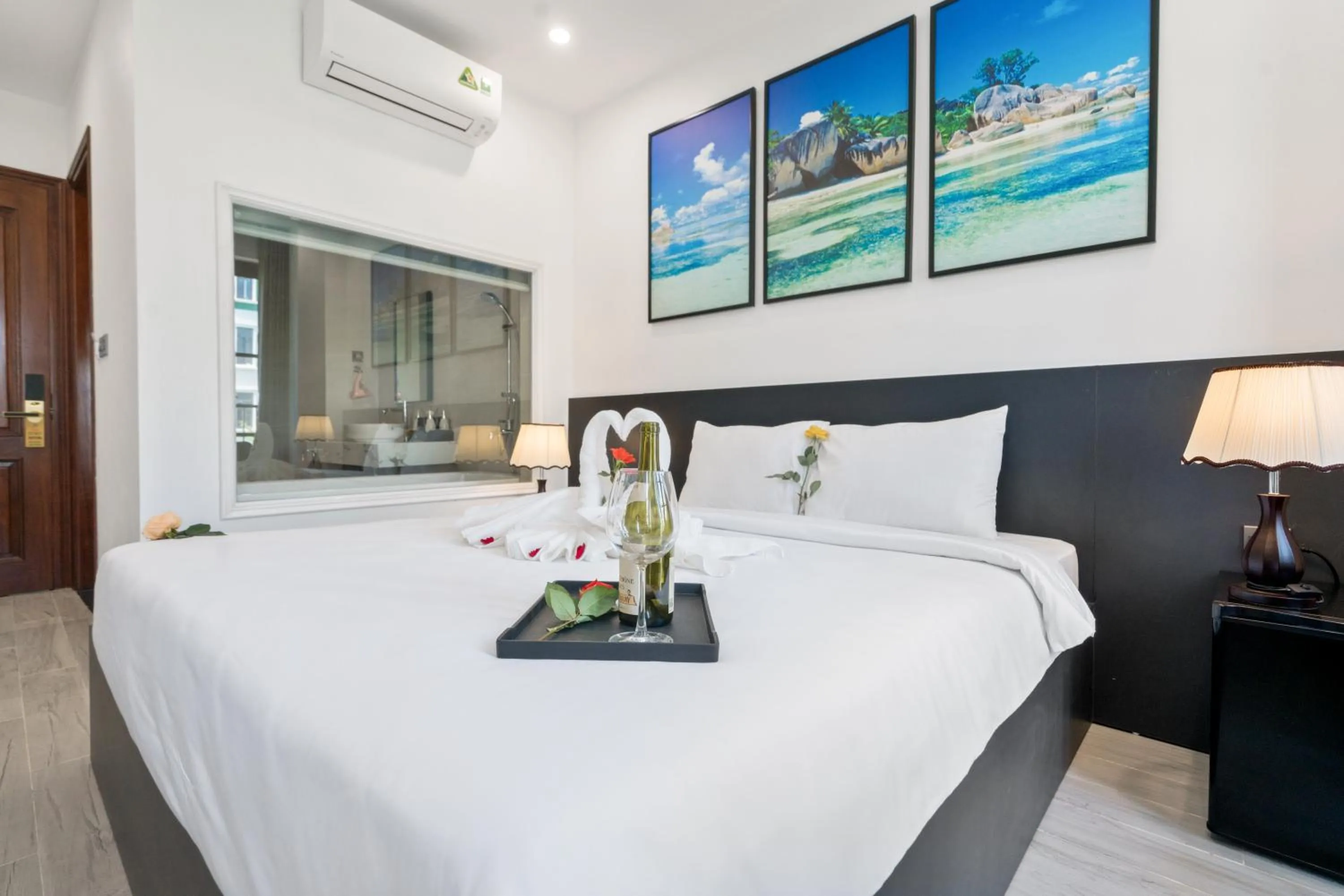 Drinks, Bed in The Enchanted Ha Long Hotel