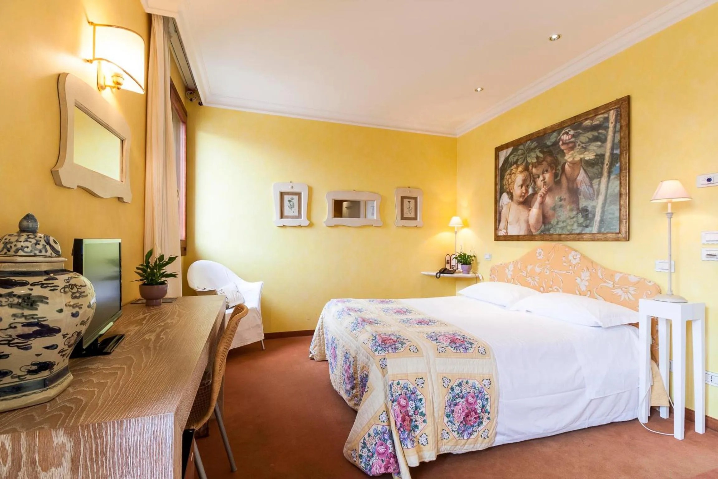 Bedroom, Bed in Charming Hotel dei Chiostri