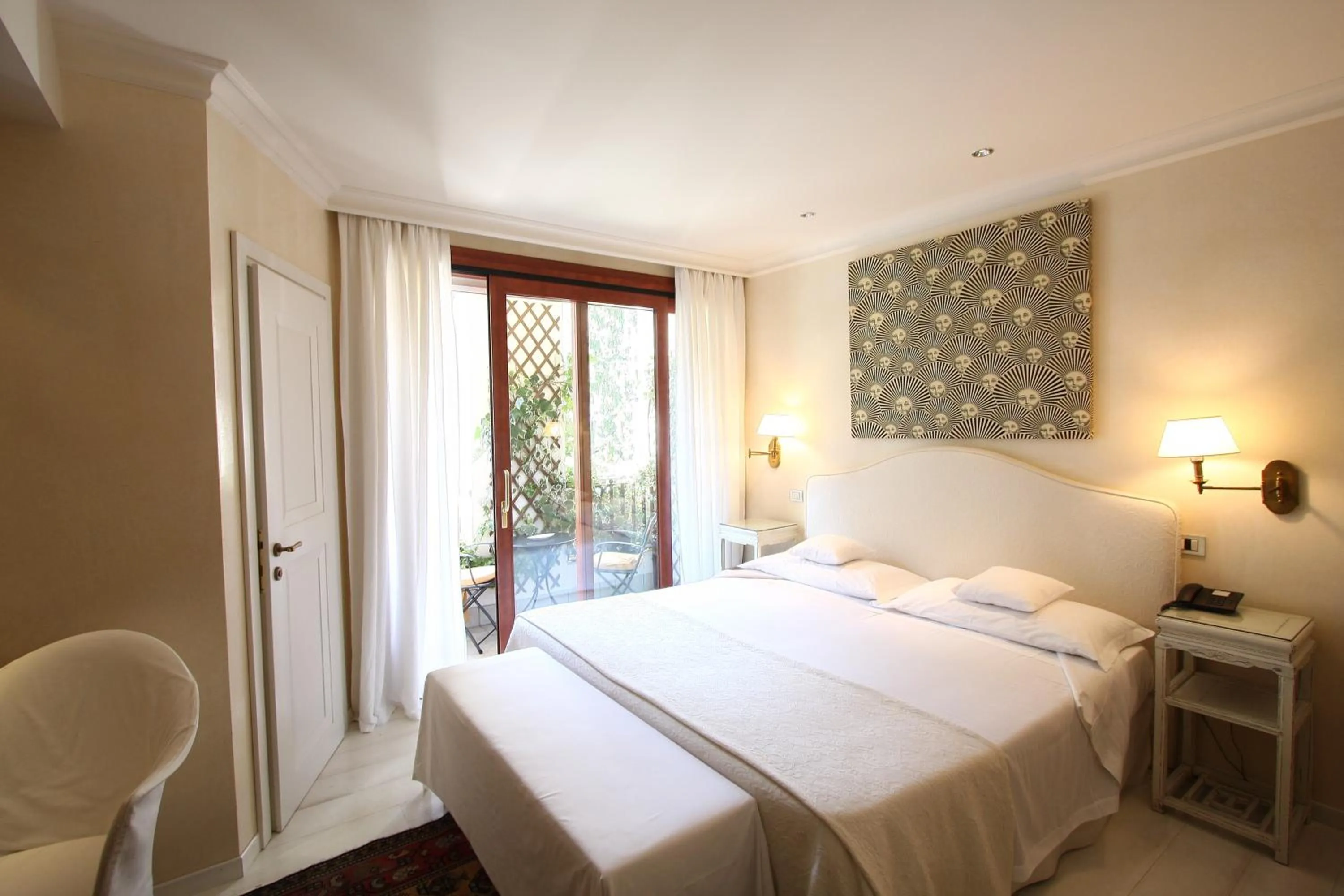 Balcony/Terrace, Bed in Charming Hotel dei Chiostri