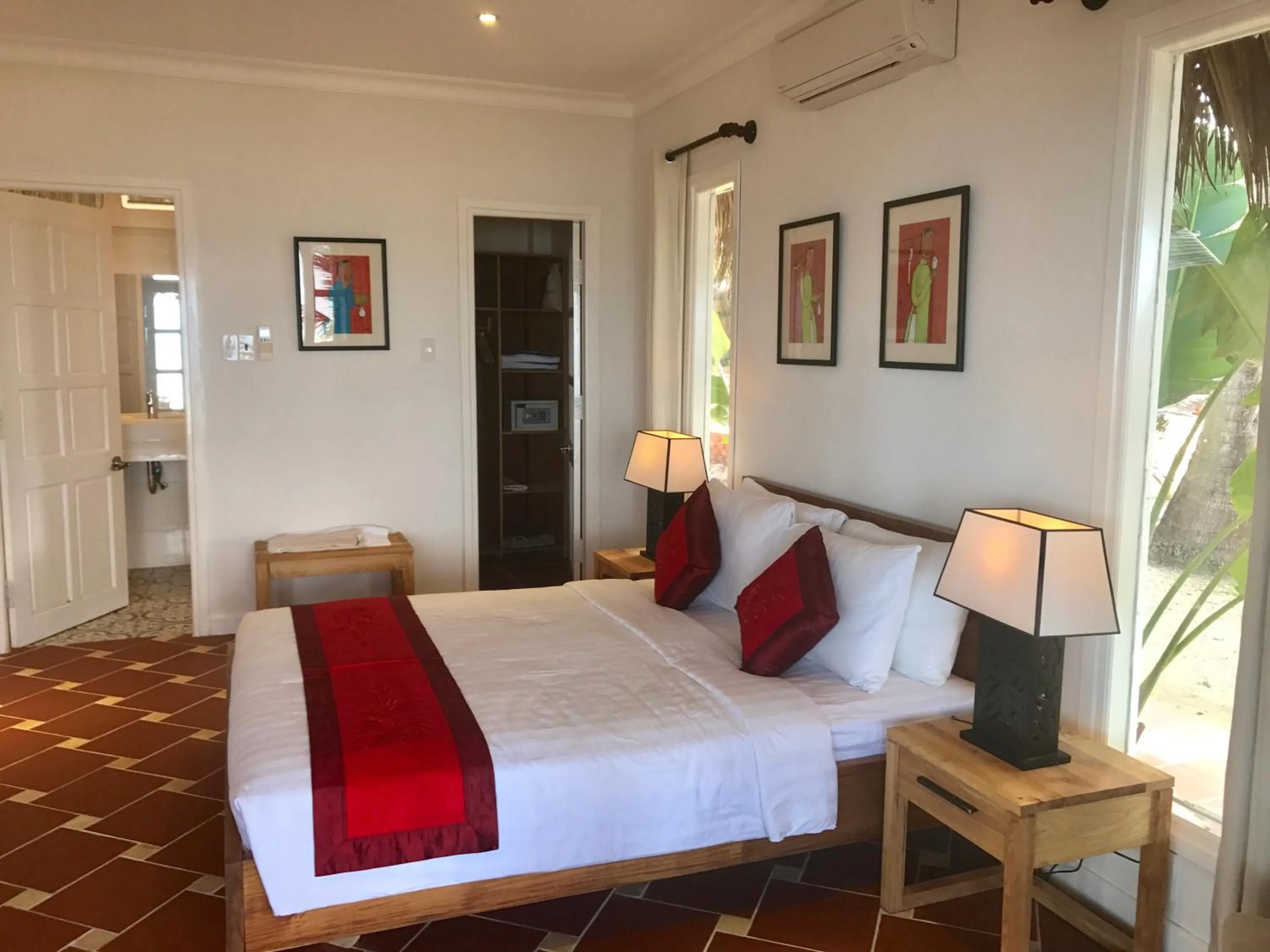 Bed in Peppercorn Beach Resort