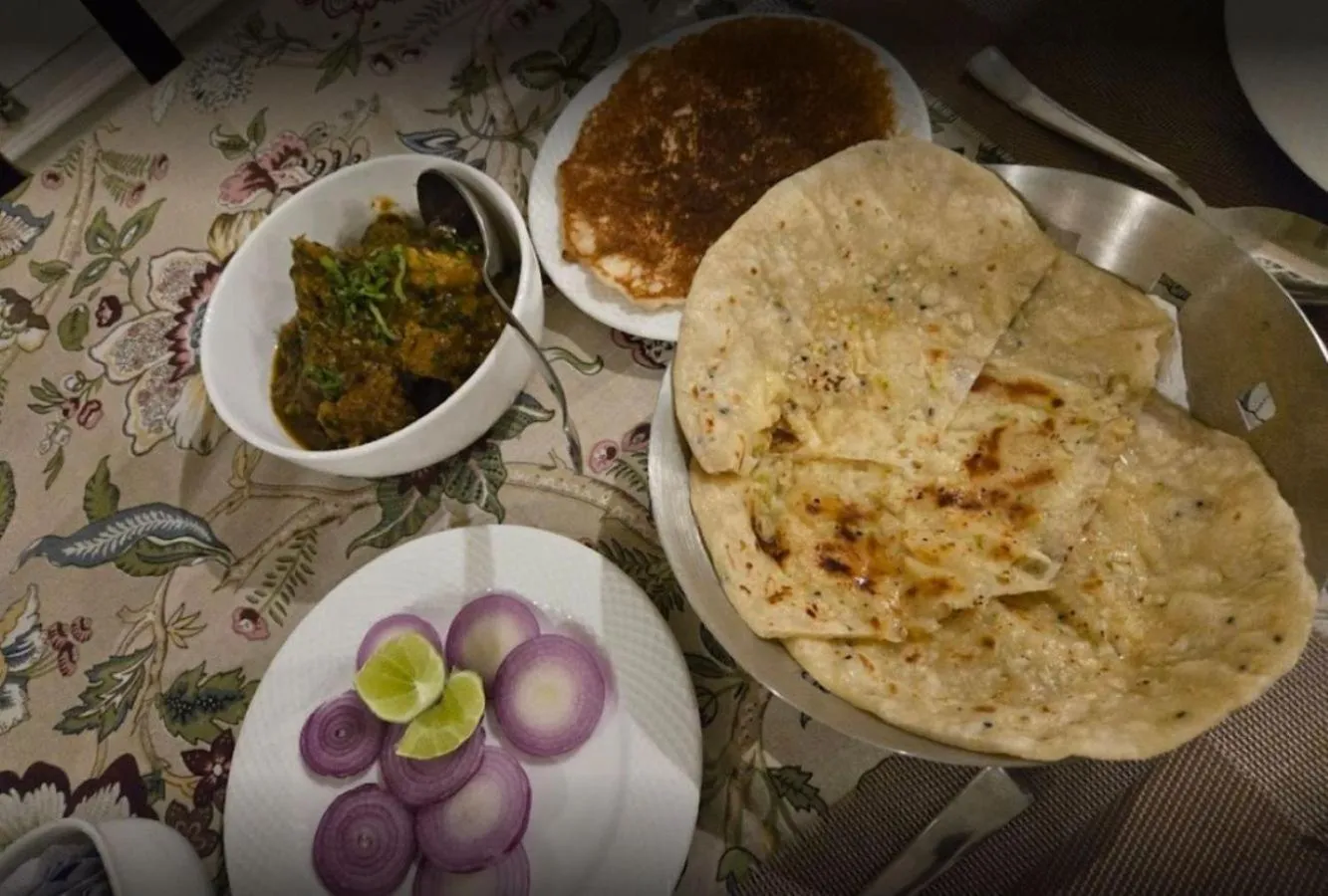 Dinner in Boheda Manor - Luxury Retreat