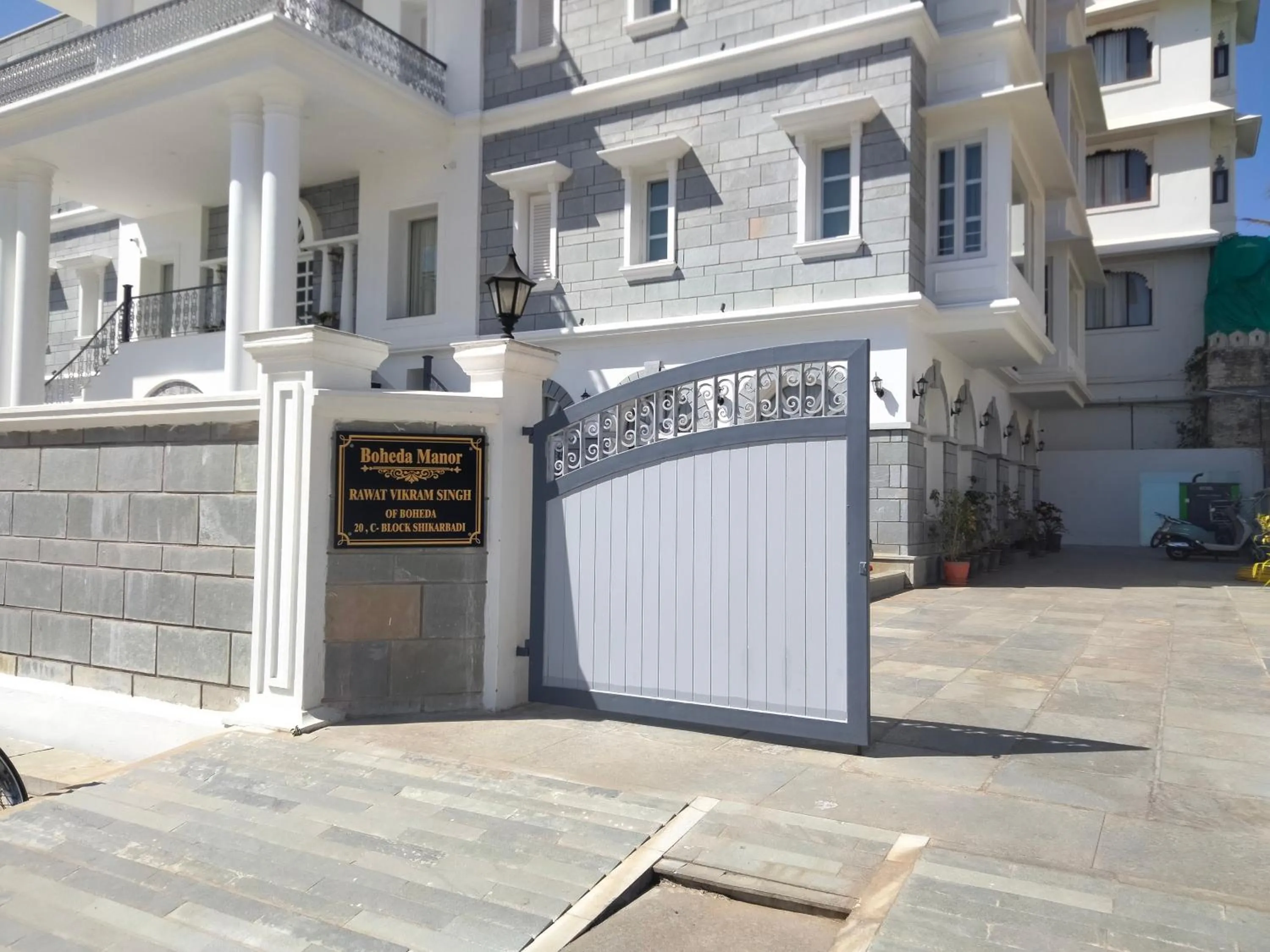 Facade/entrance in Boheda Manor - Luxury Retreat