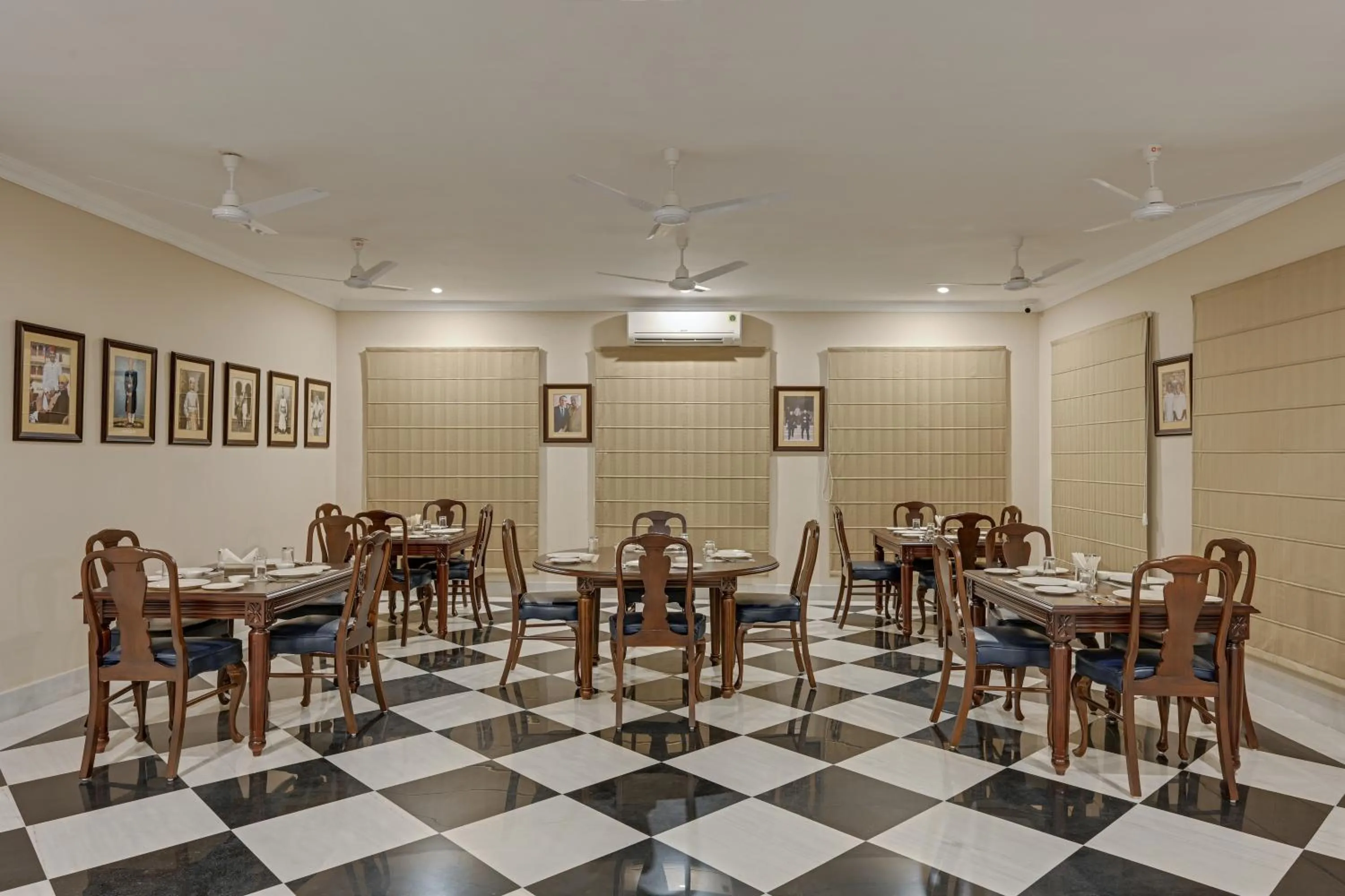 Restaurant/places to eat in Boheda Manor - Luxury Retreat