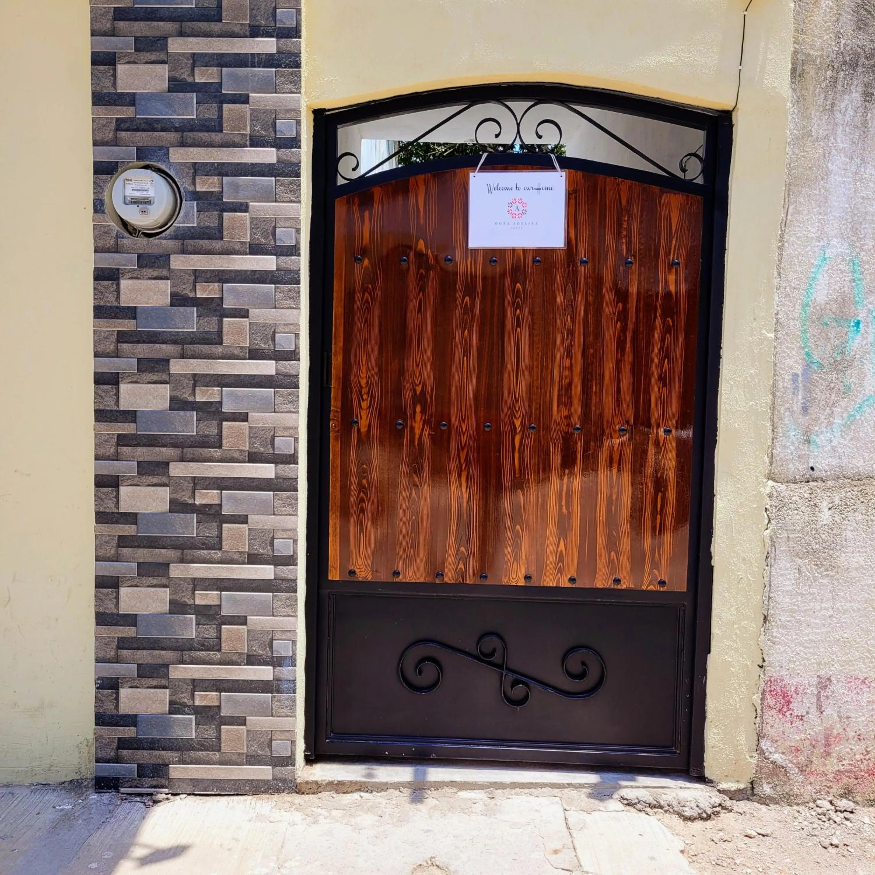 Property building in Doña Adelina House