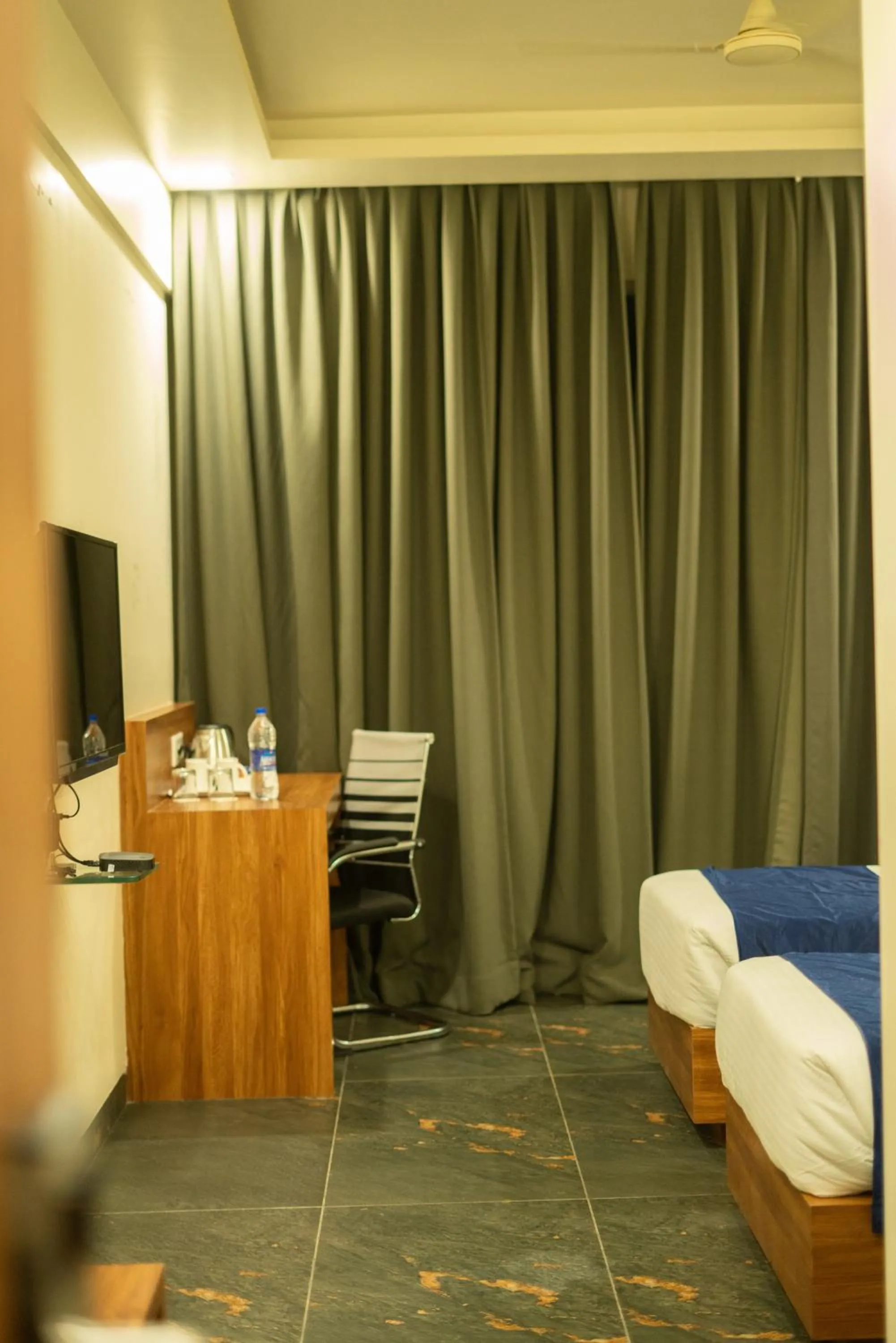 TV and multimedia, Bed in HOTEL MAKHAN VIHAR