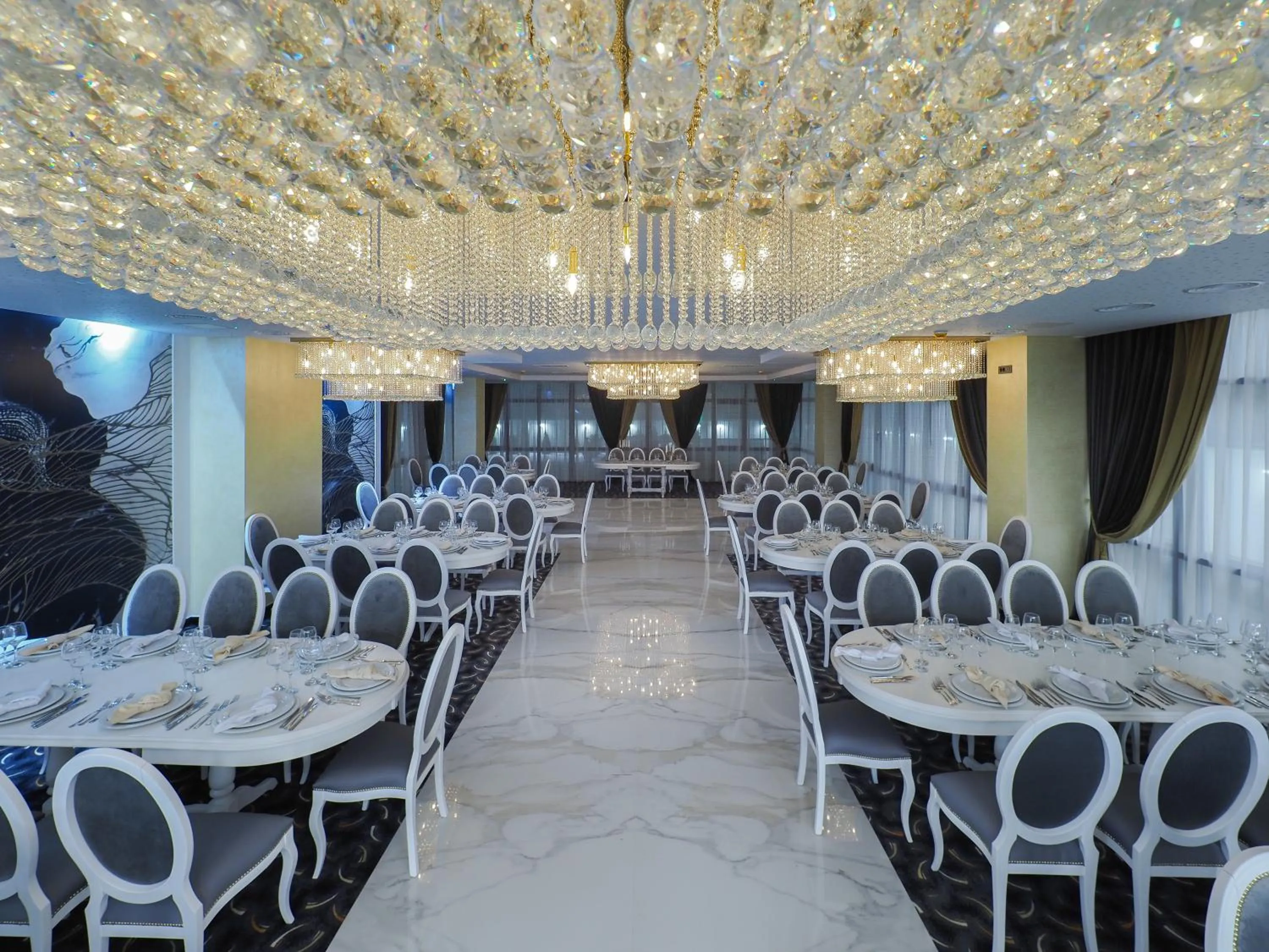 Restaurant/places to eat in Hotel Anastasia