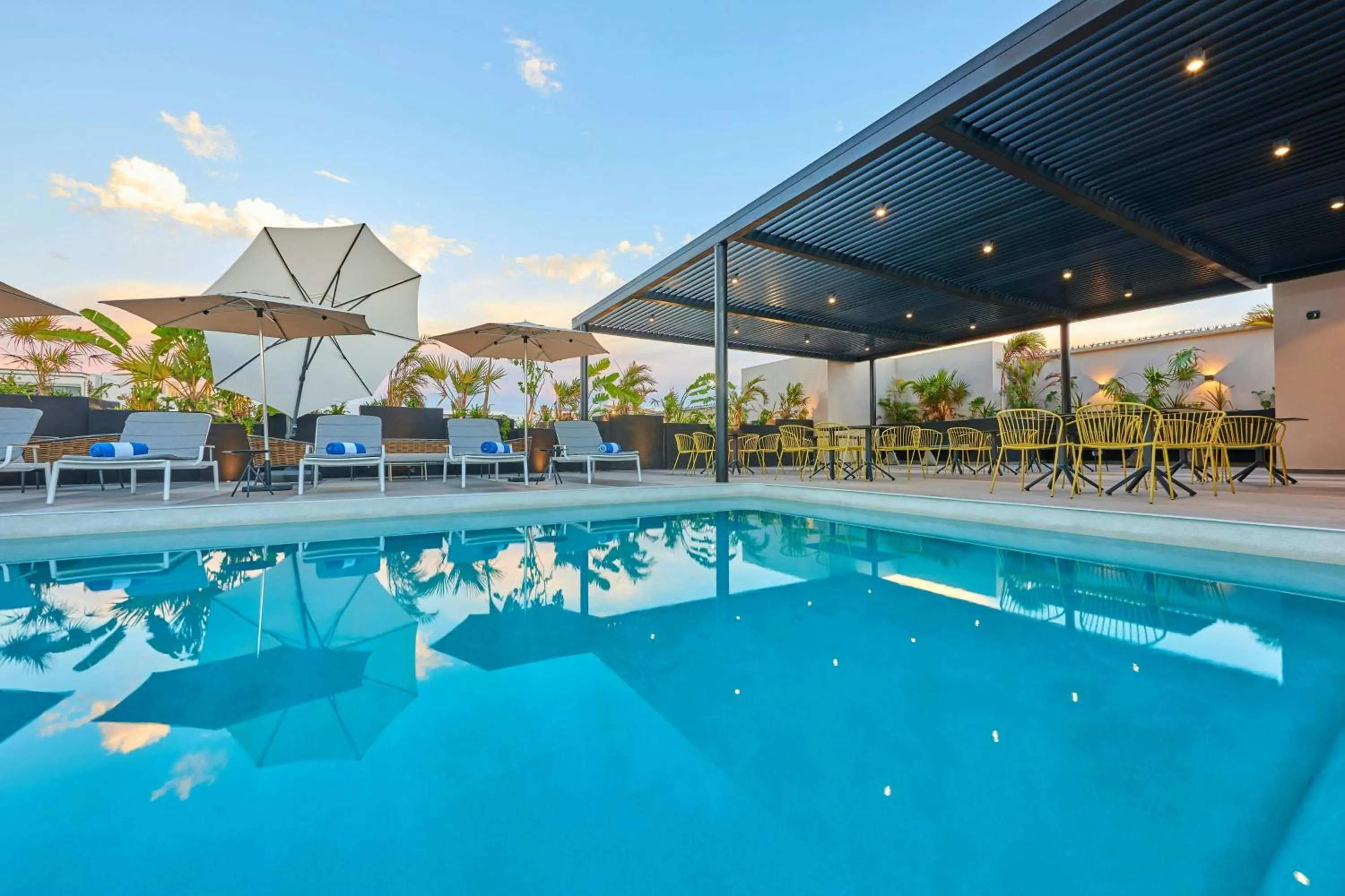 Swimming pool in City Express Plus by Marriott Mazatlan