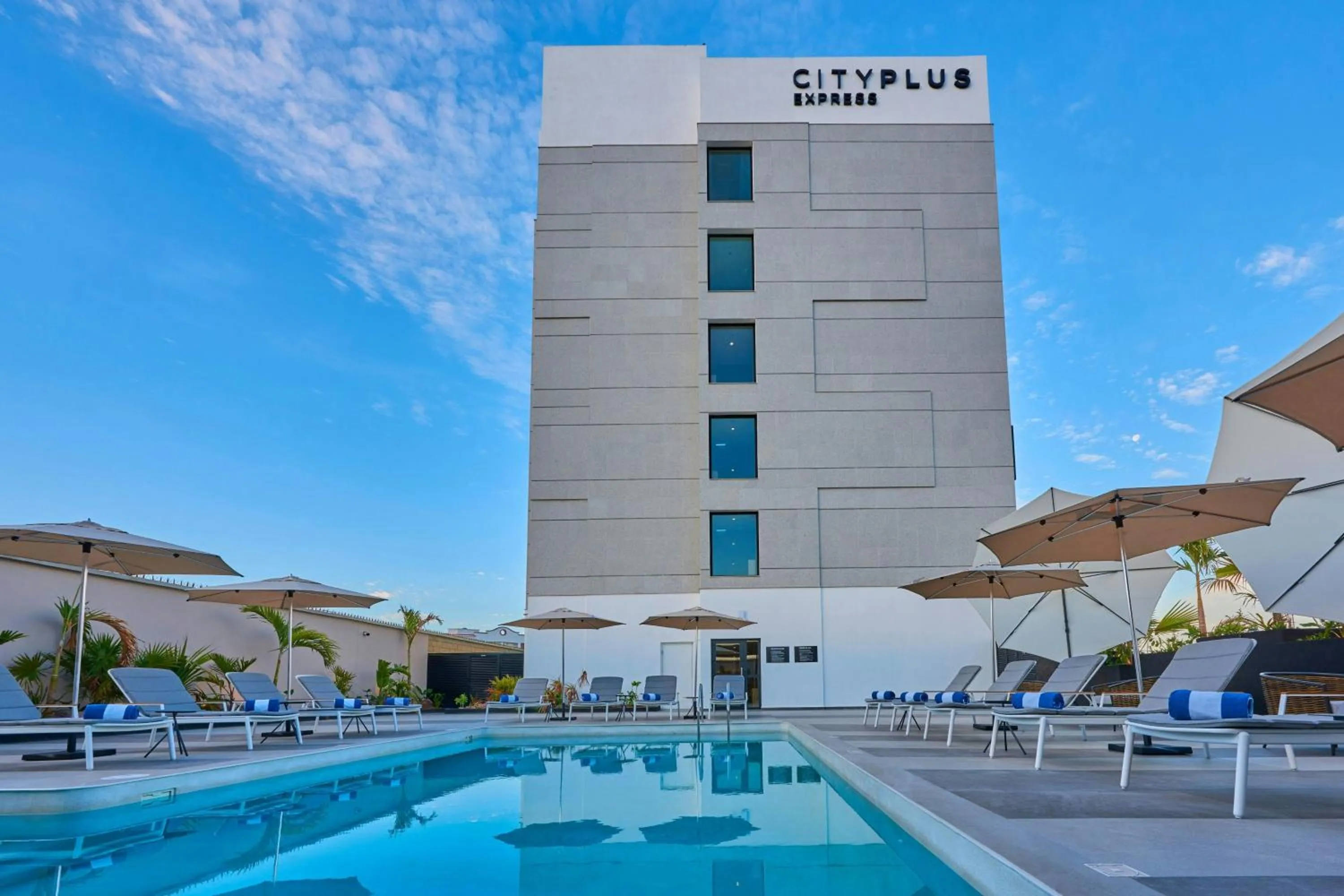 Swimming pool in City Express Plus by Marriott Mazatlan