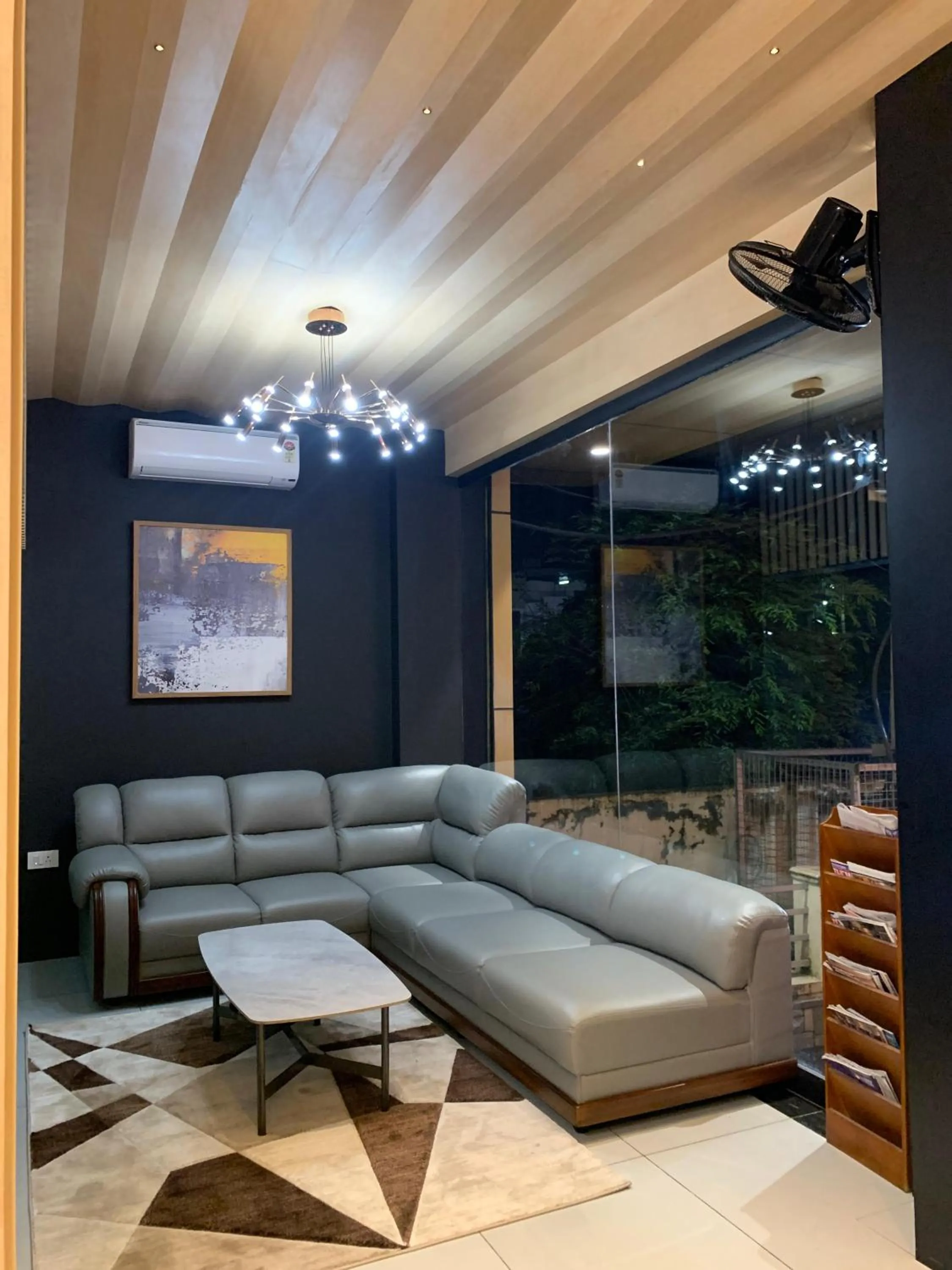 Seating area in MEDLEY REGENCY