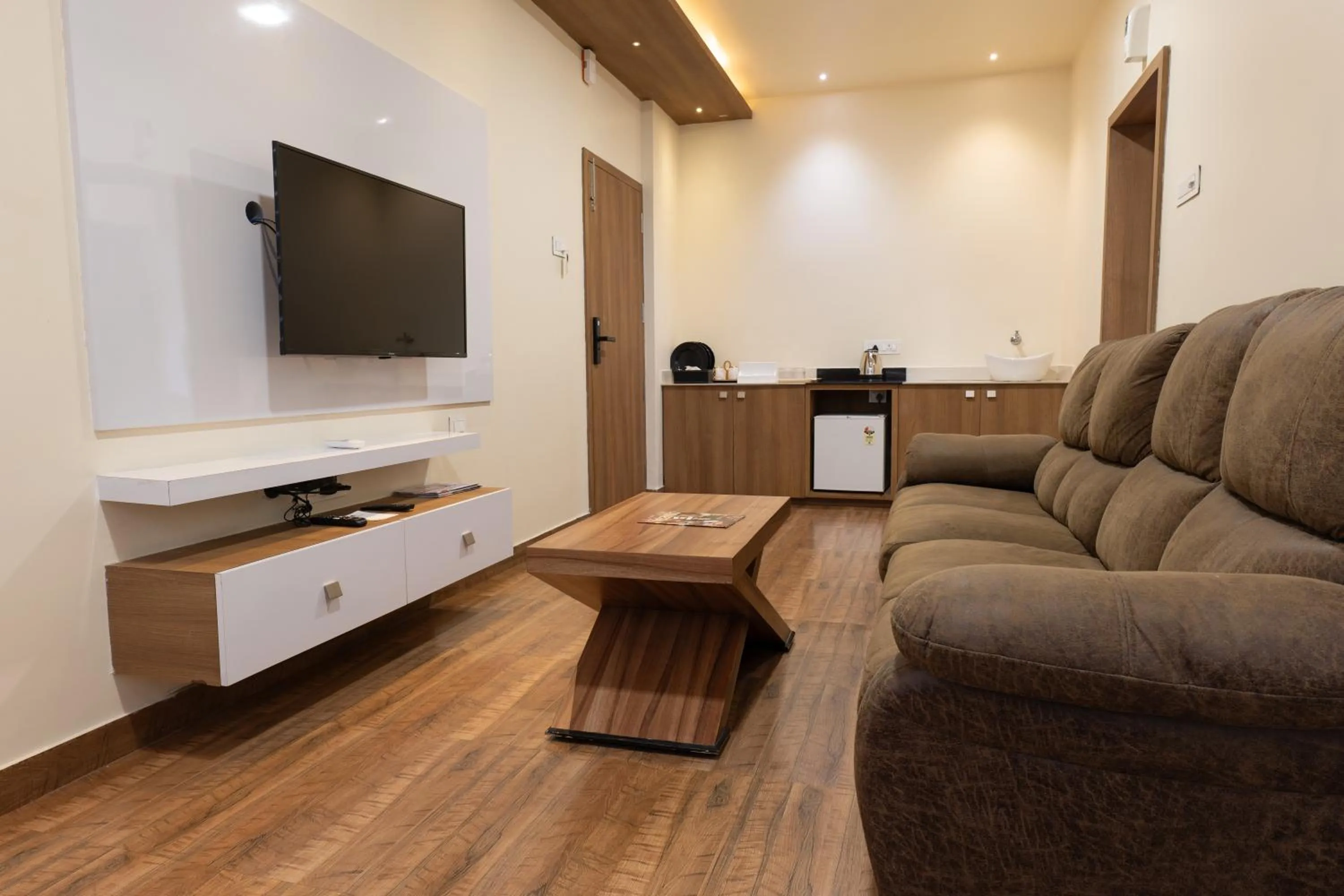 TV and multimedia in MEDLEY REGENCY