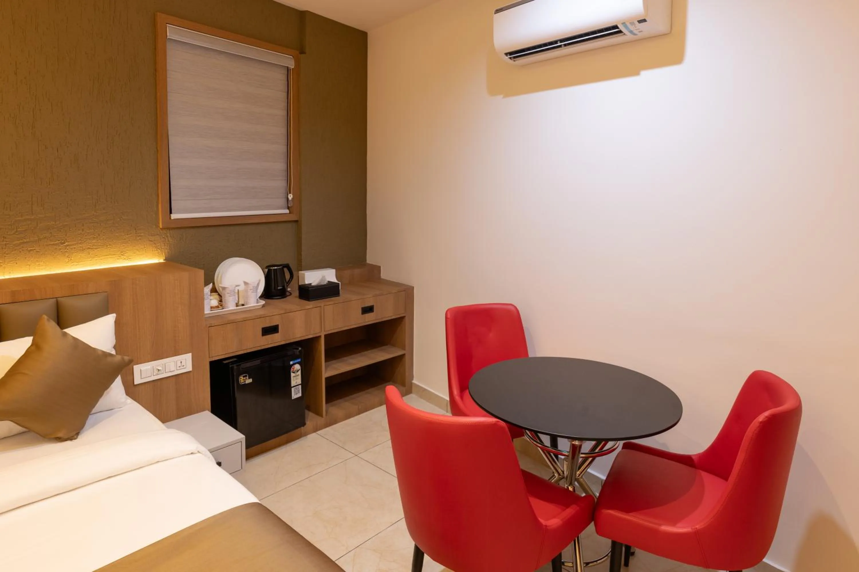 Coffee/tea facilities in MEDLEY REGENCY