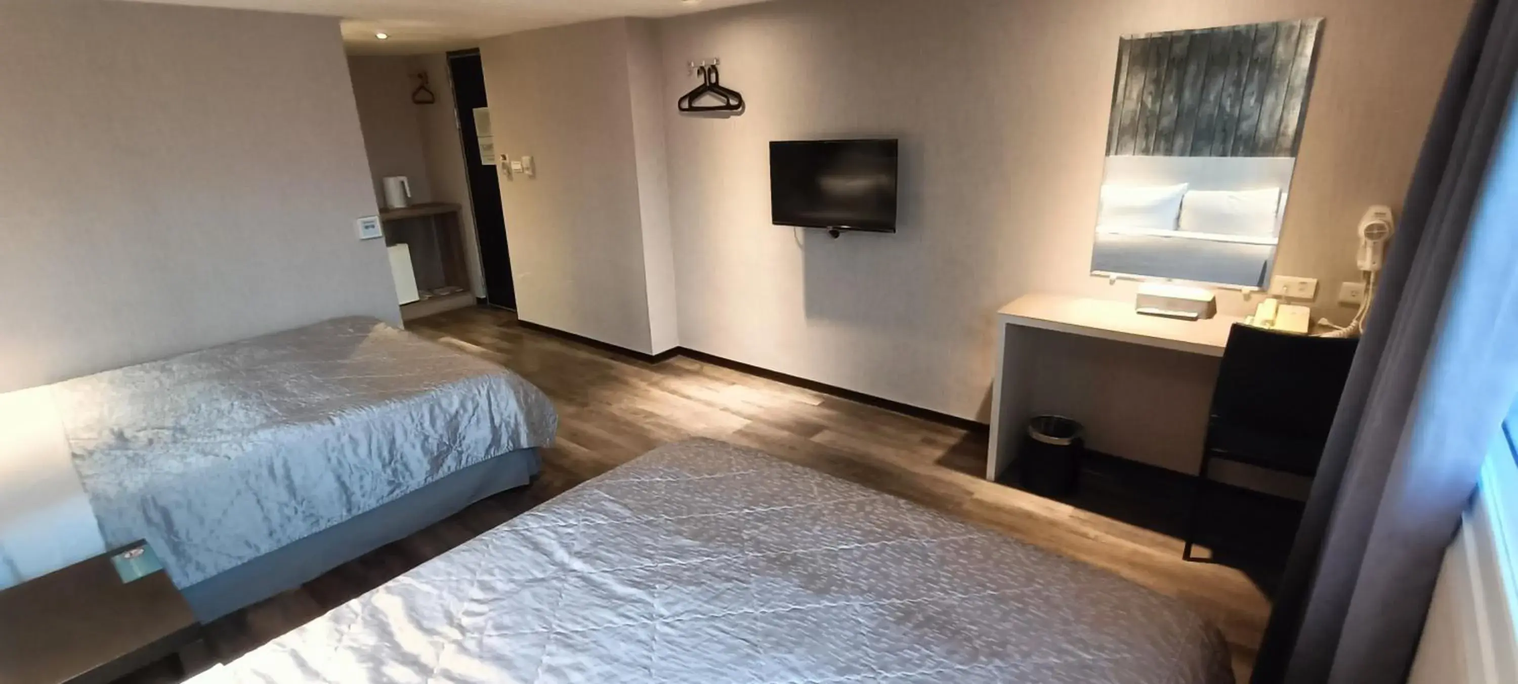 Quadruple Room - Disability Access in Palmer Hotel Quadruple Room - Disability Access in Palmer Hotel