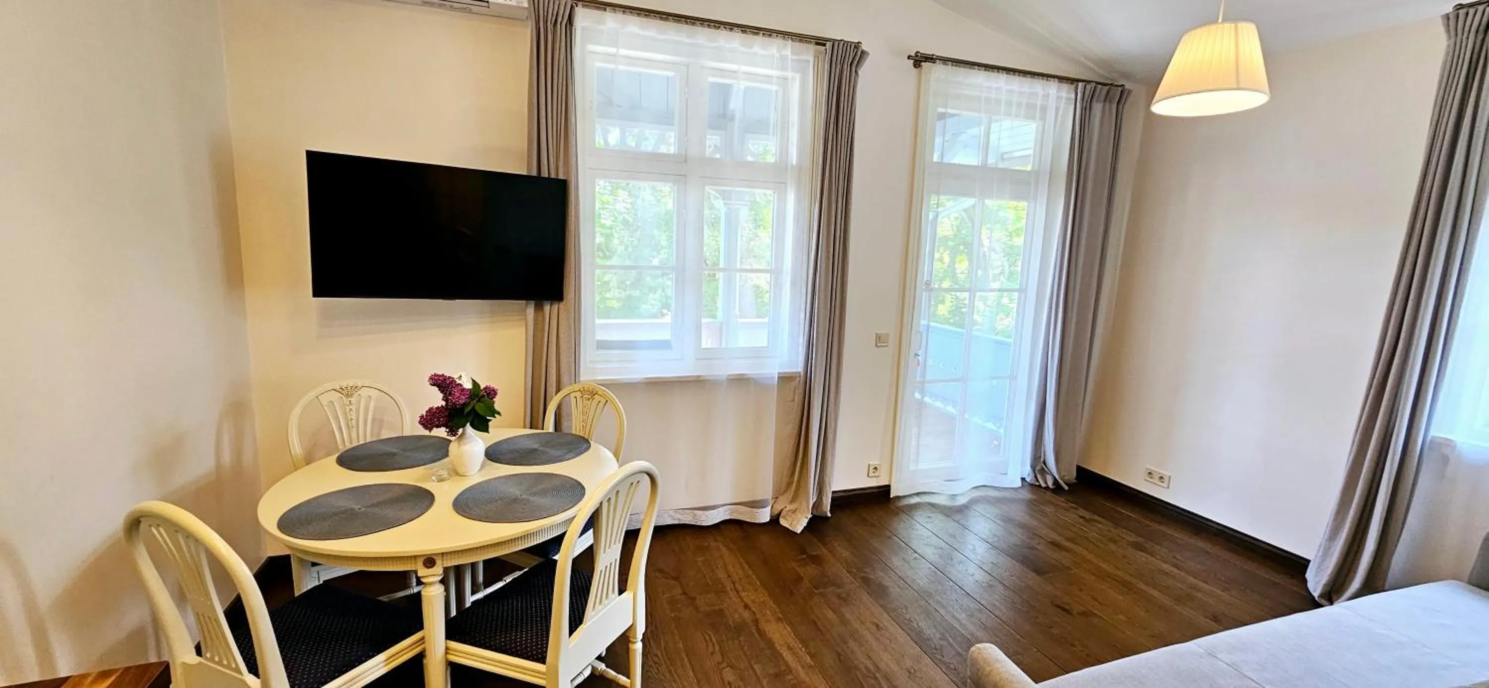 Dining area, Bed in Villa Loebel 1881