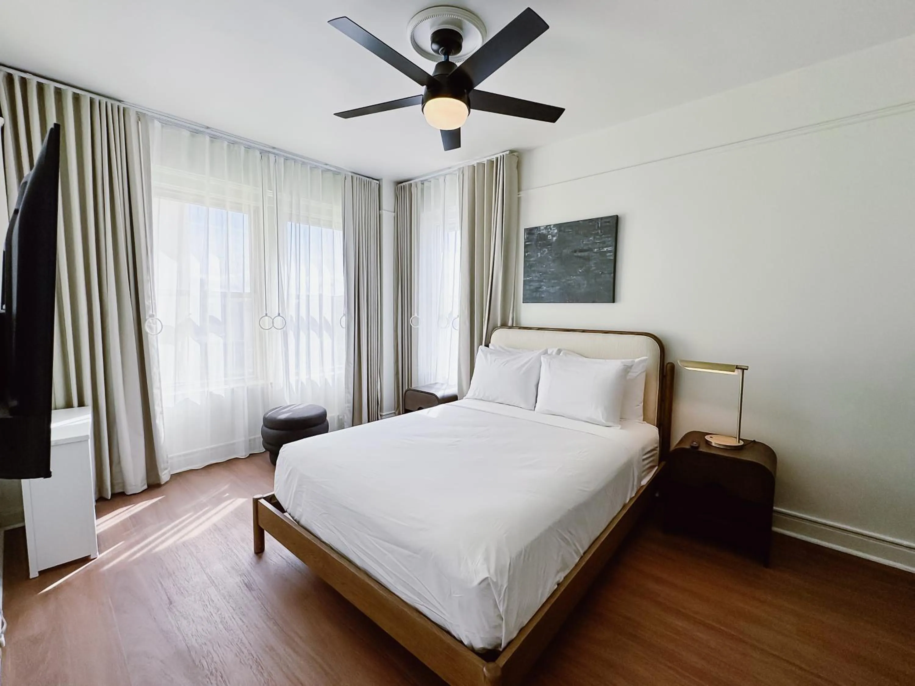 Bed in FOUND Hotel Carlton, Nob Hill