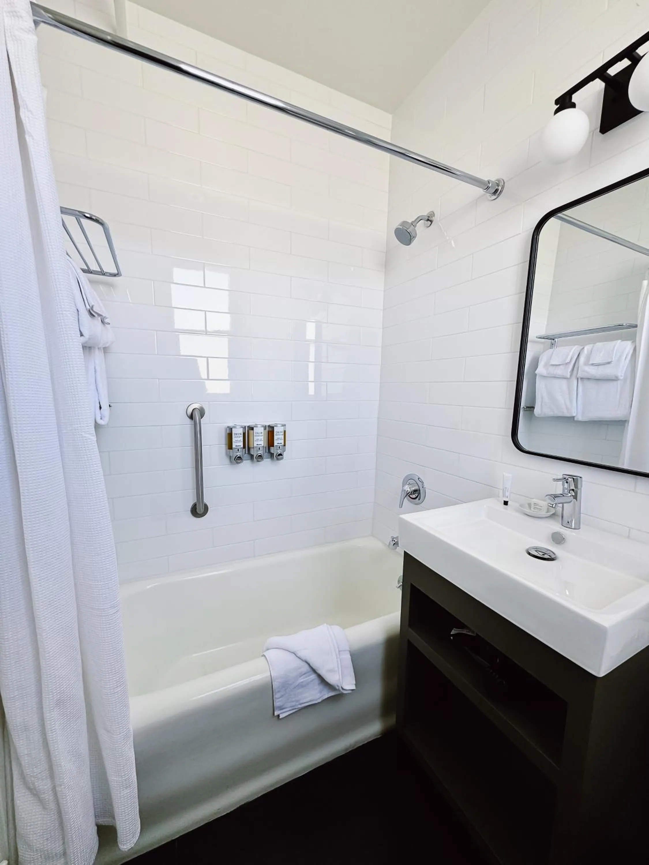 Shower in FOUND Hotel Carlton, Nob Hill