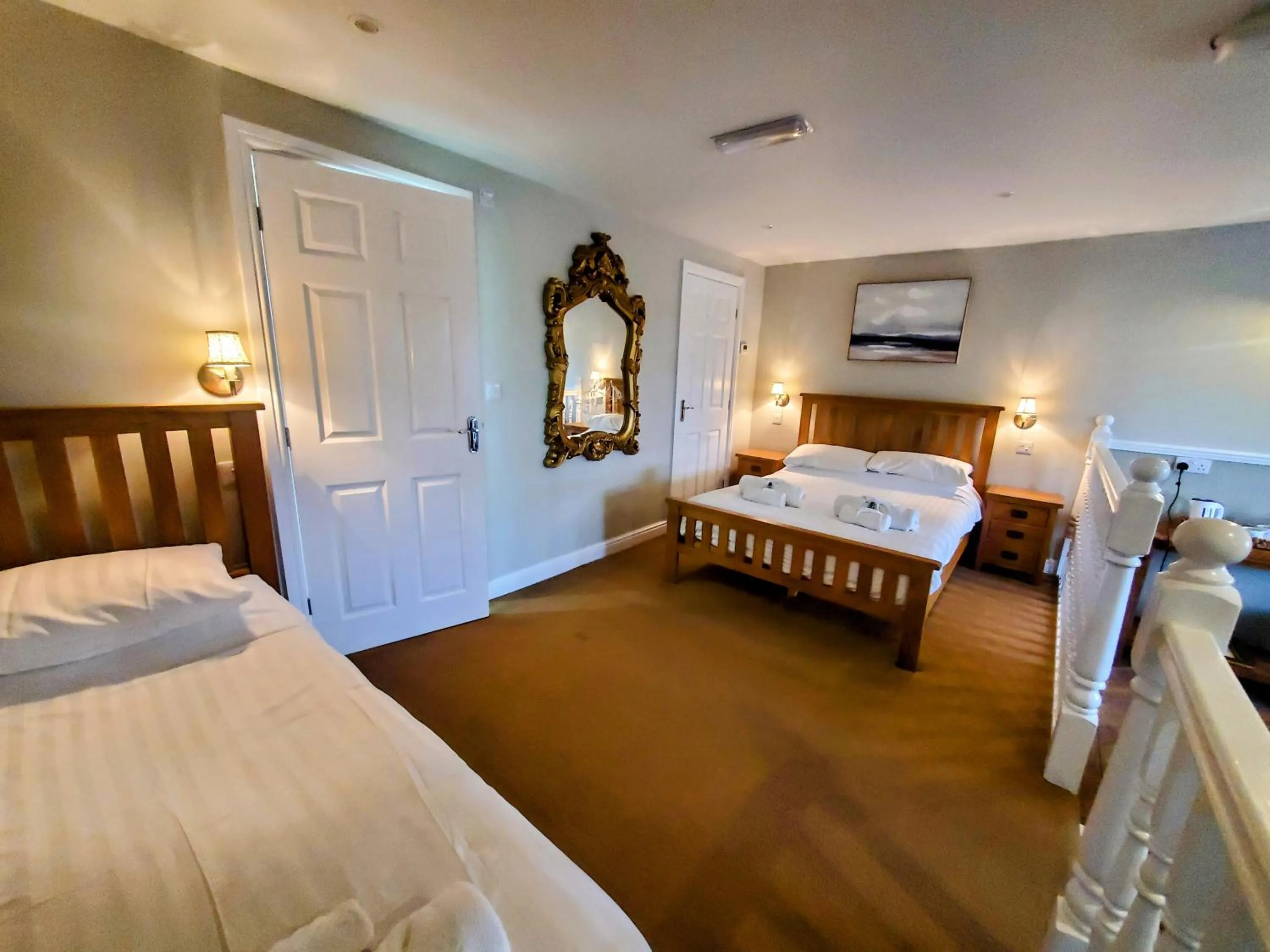 Bedroom, Bed in The Golden Ball Cottages