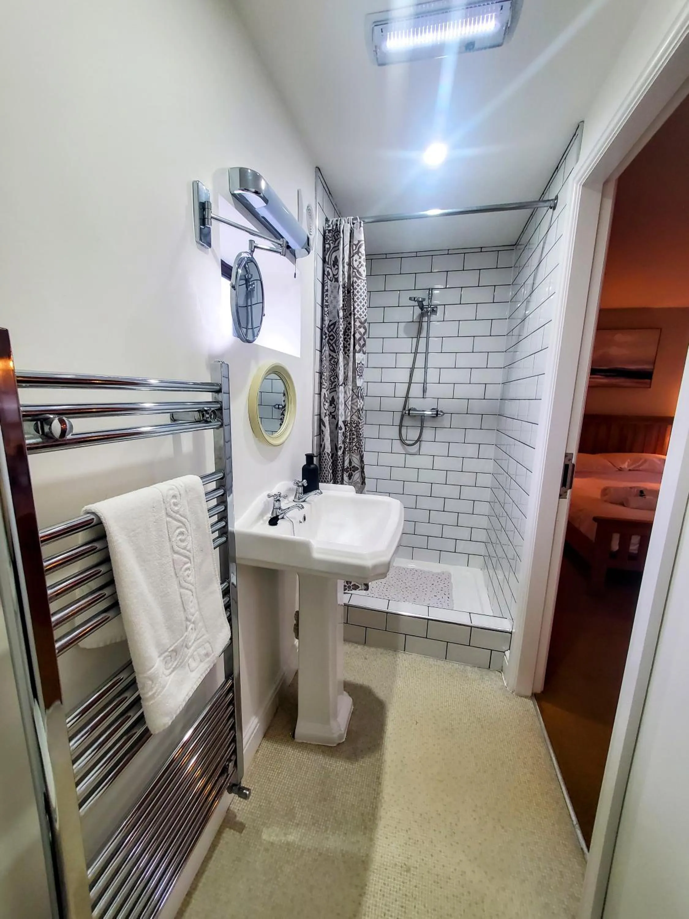 Shower in The Golden Ball Cottages