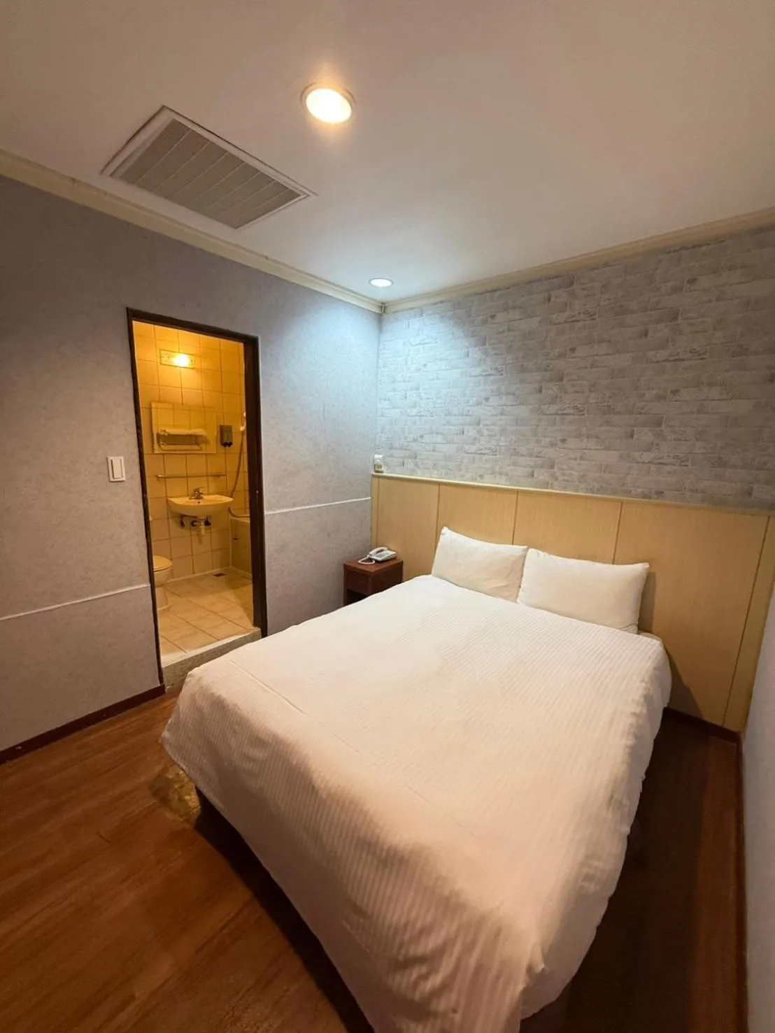 Bed in The Prince Hotel