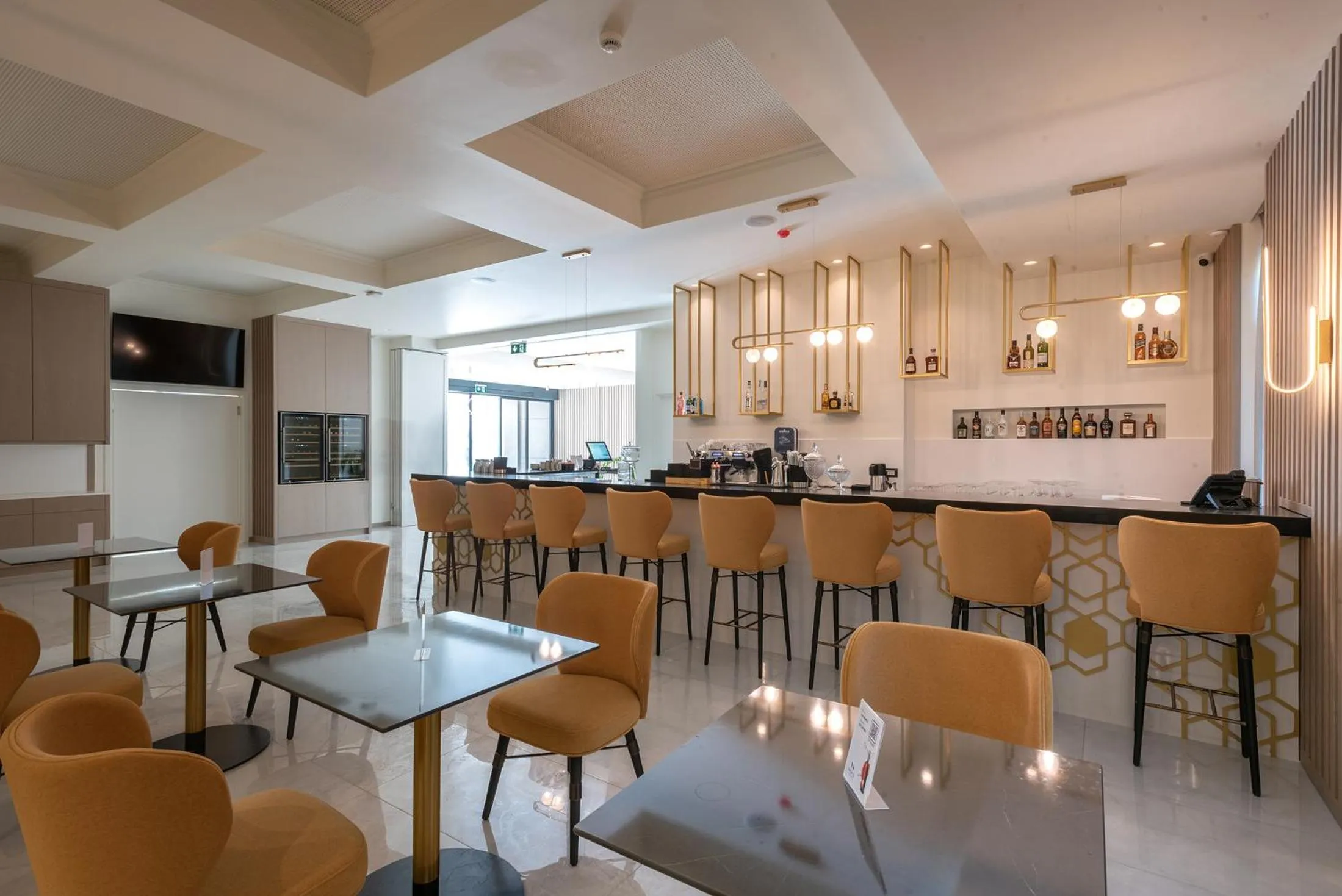 Lounge or bar in GRAND PATELLI