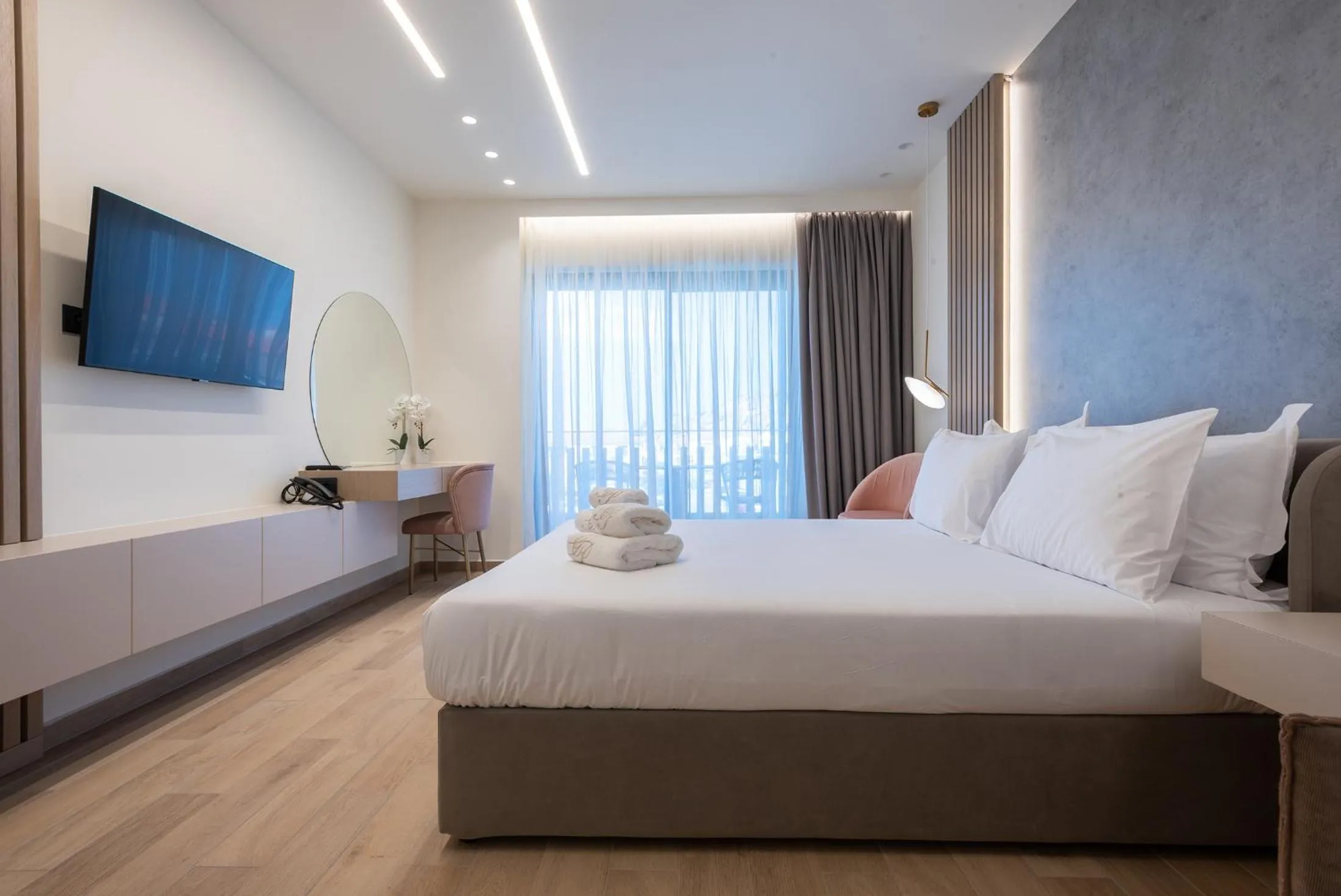 Photo of the whole room, Bed in GRAND PATELLI